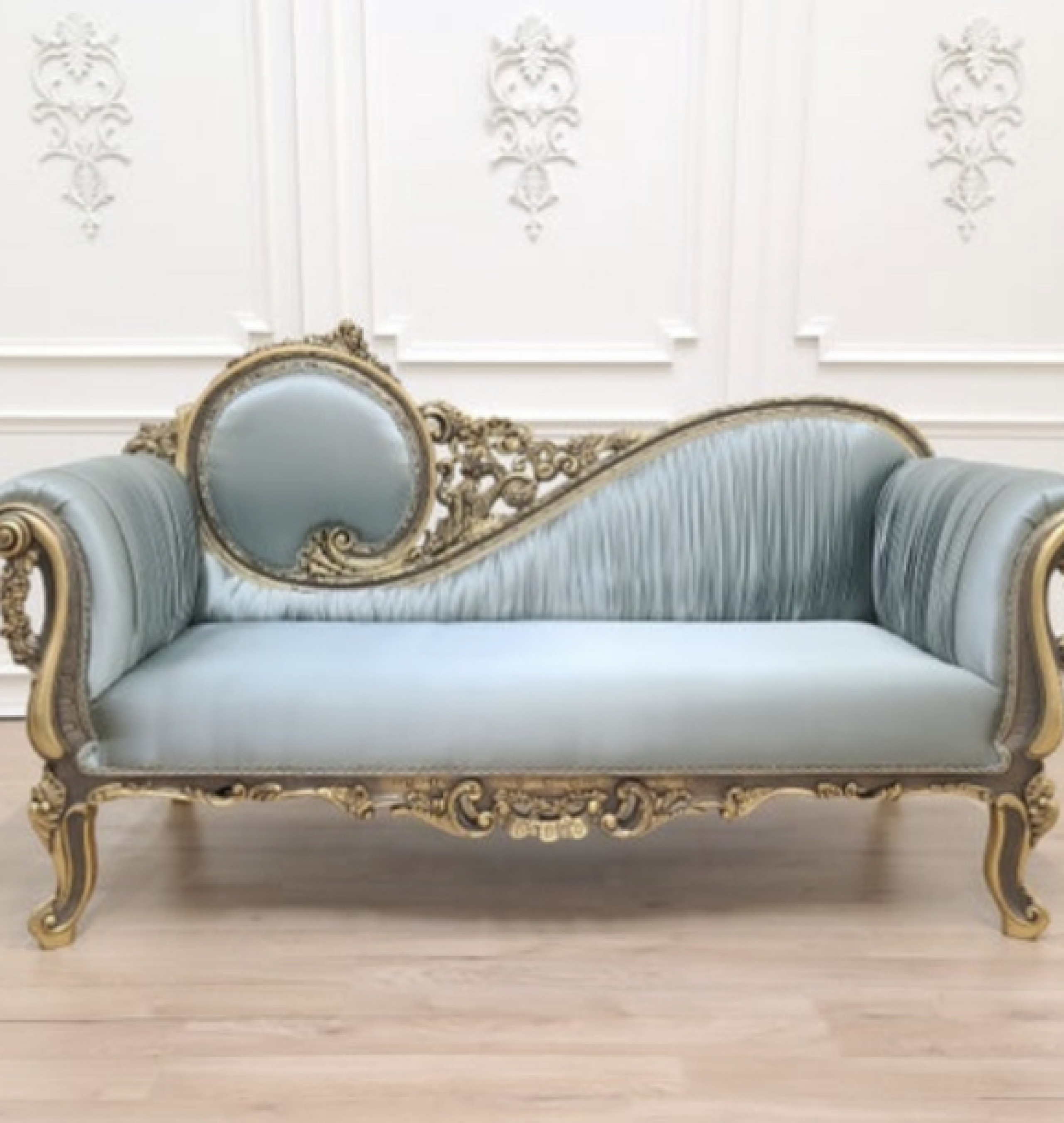 powder chaise