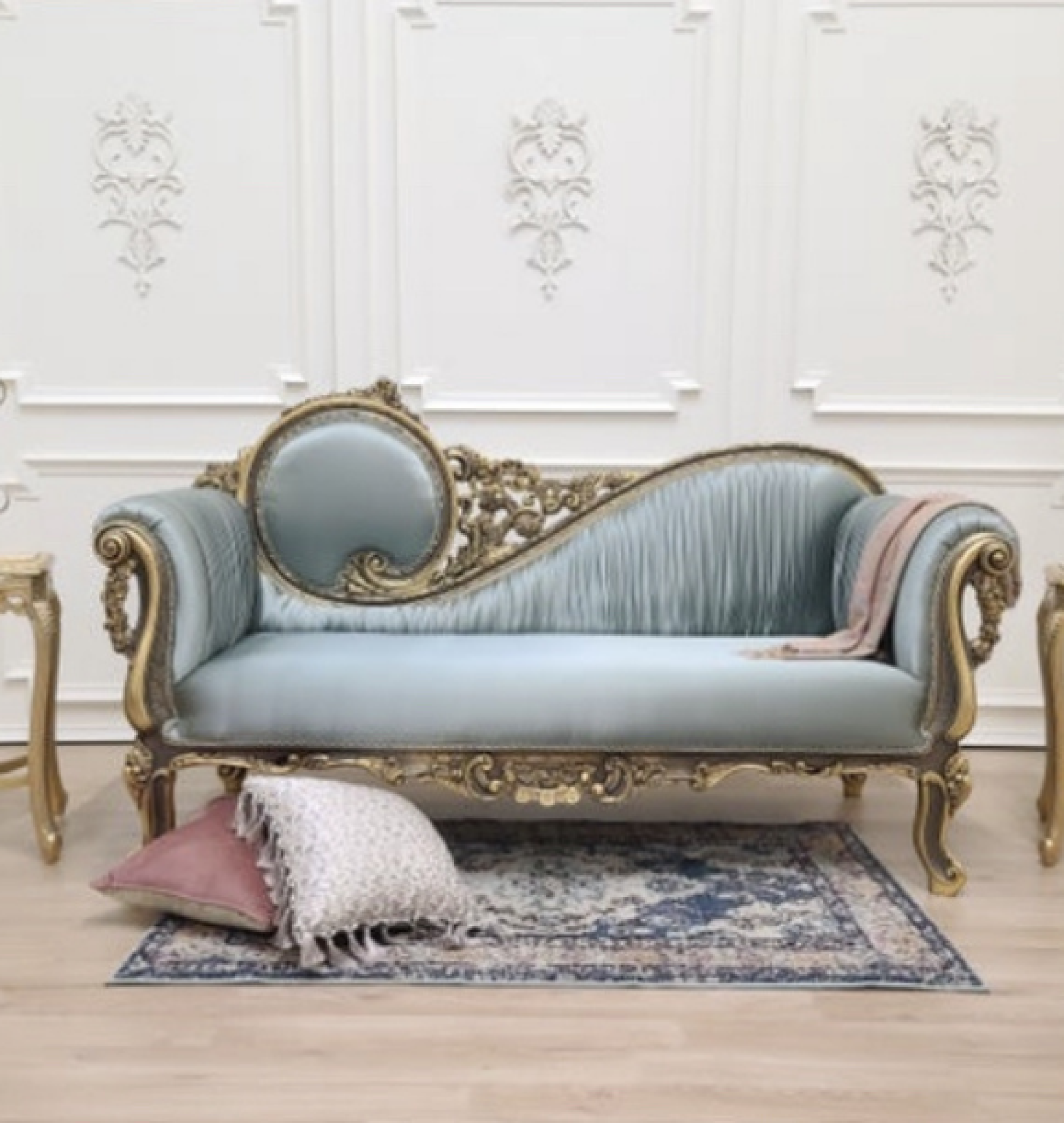 powder chaise