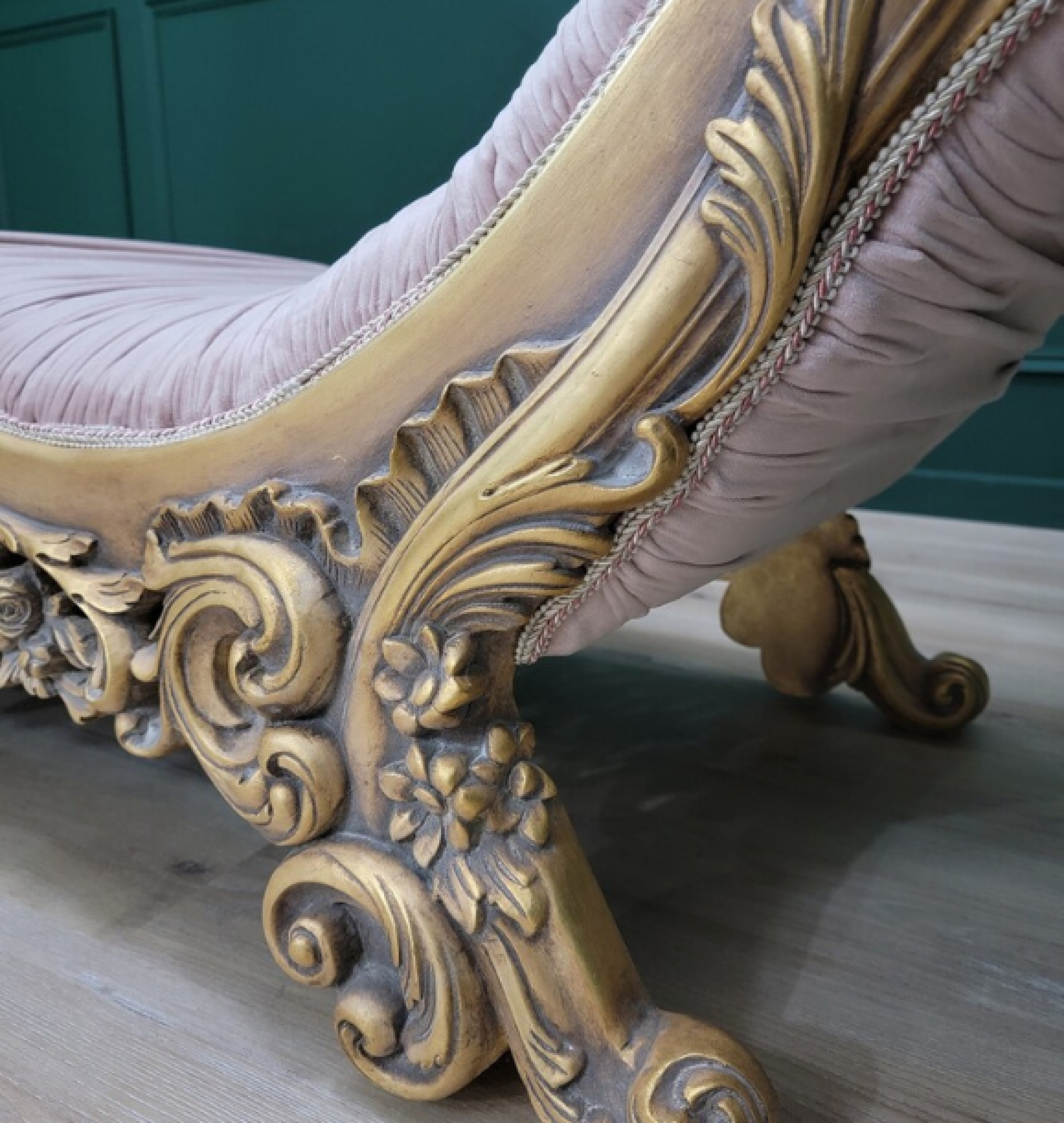 rose chaise