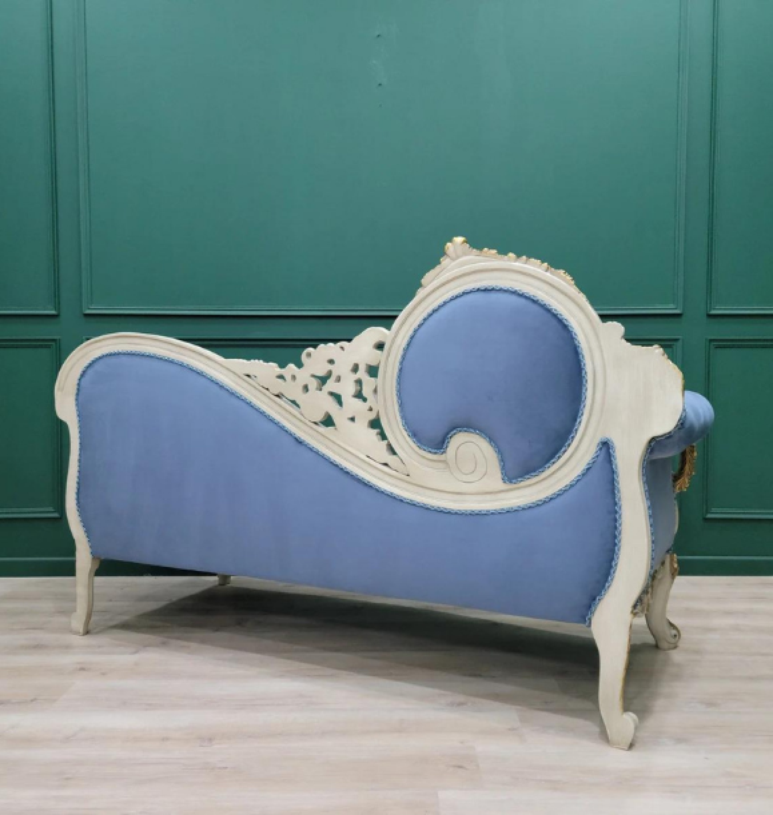 sapphire chaise