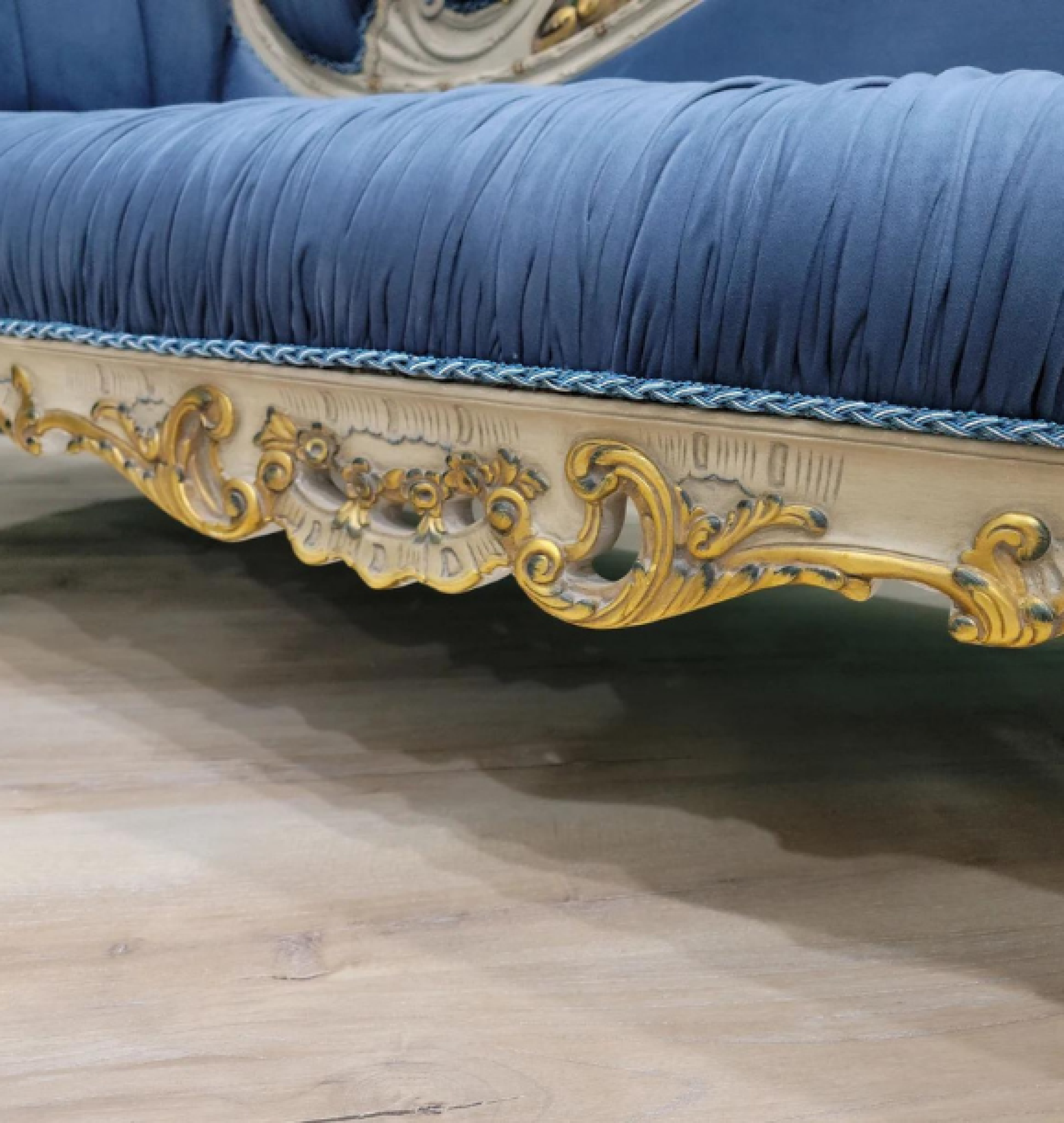 sapphire chaise