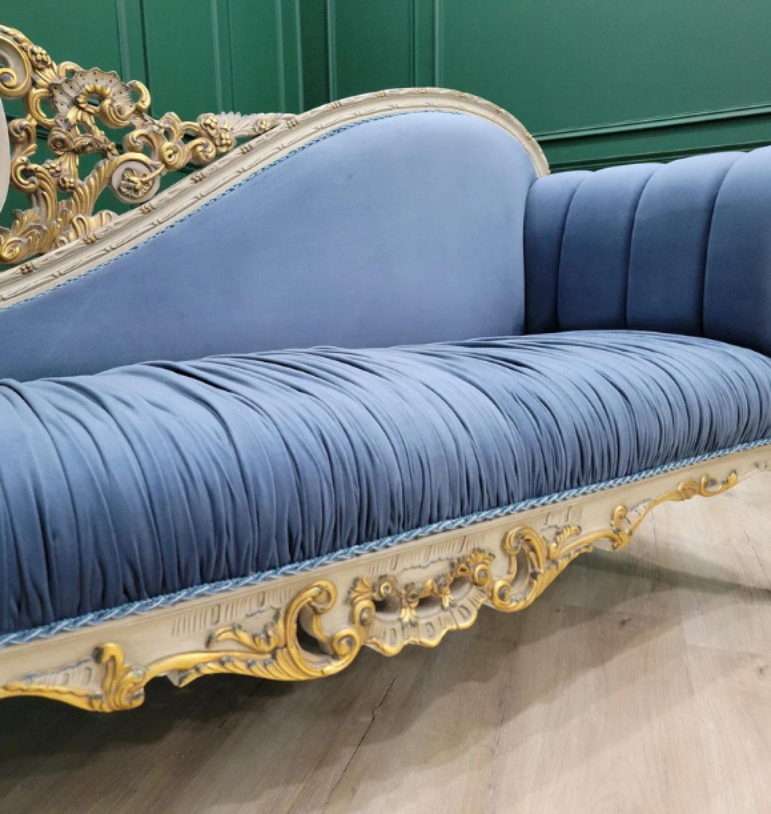 sapphire chaise