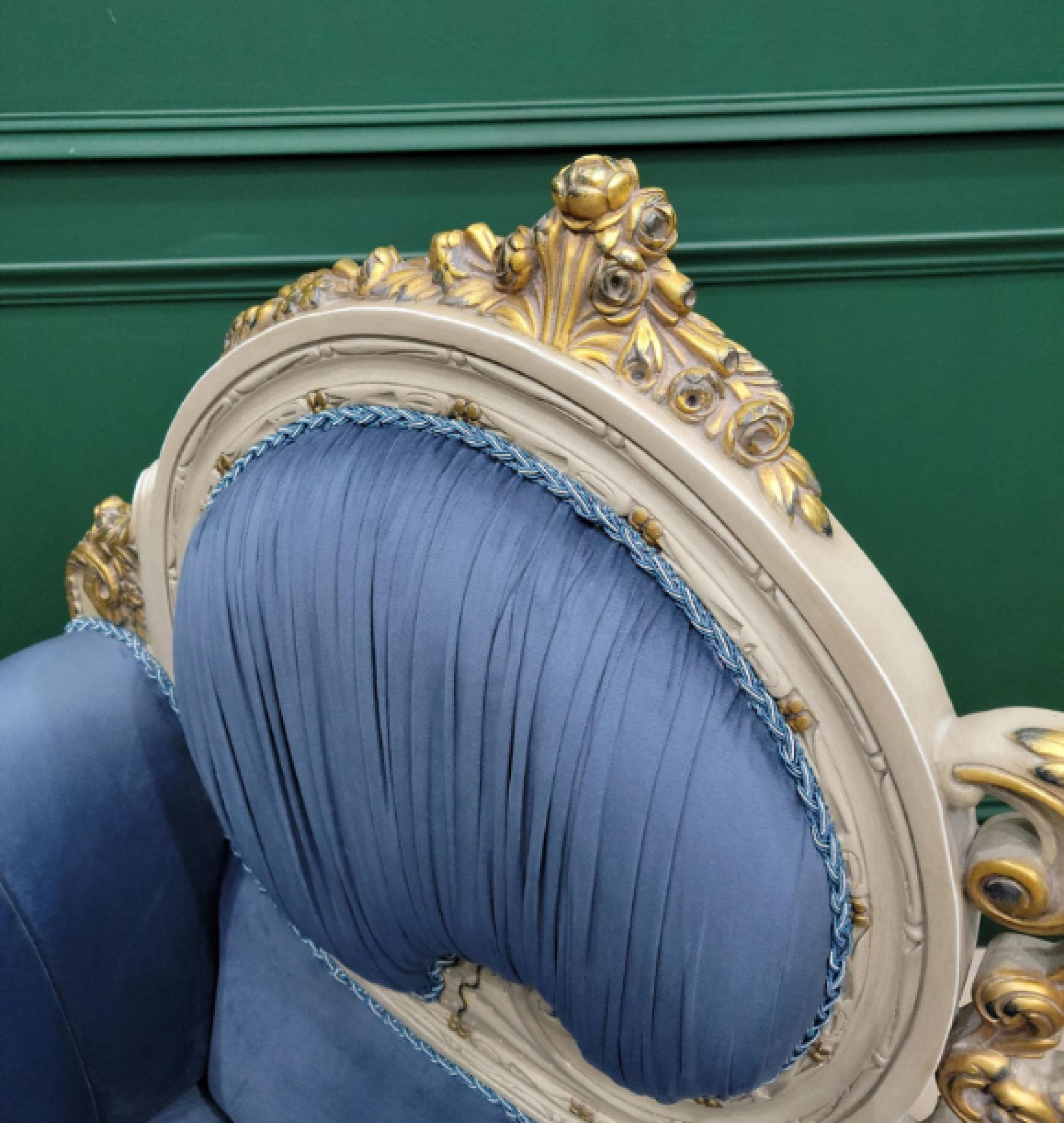 sapphire chaise