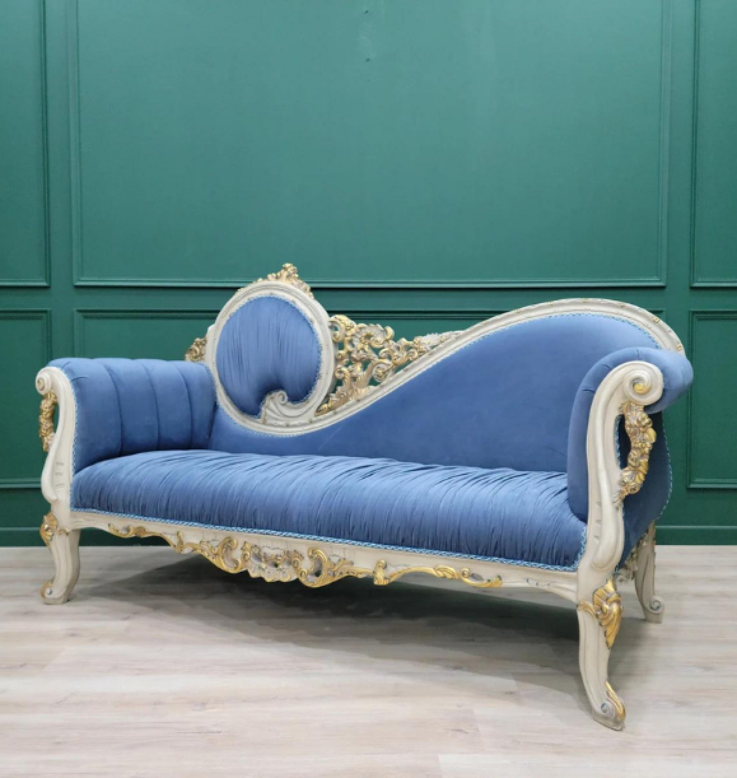 sapphire chaise