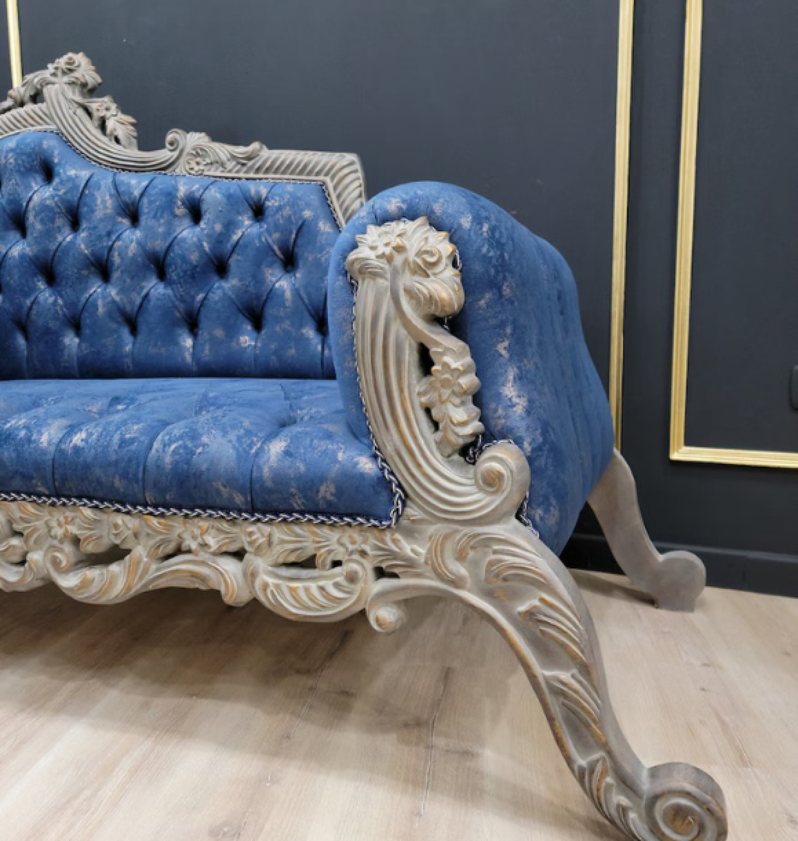 sapphire chaise