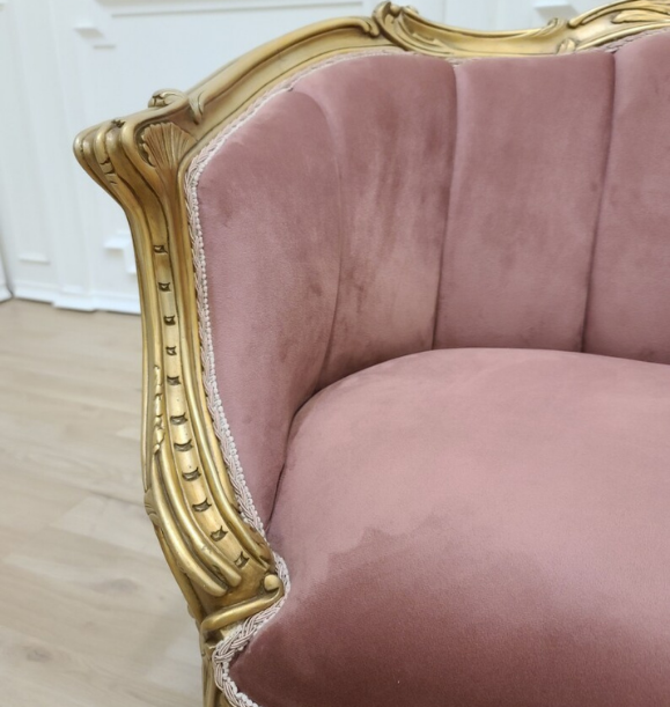 blush settee