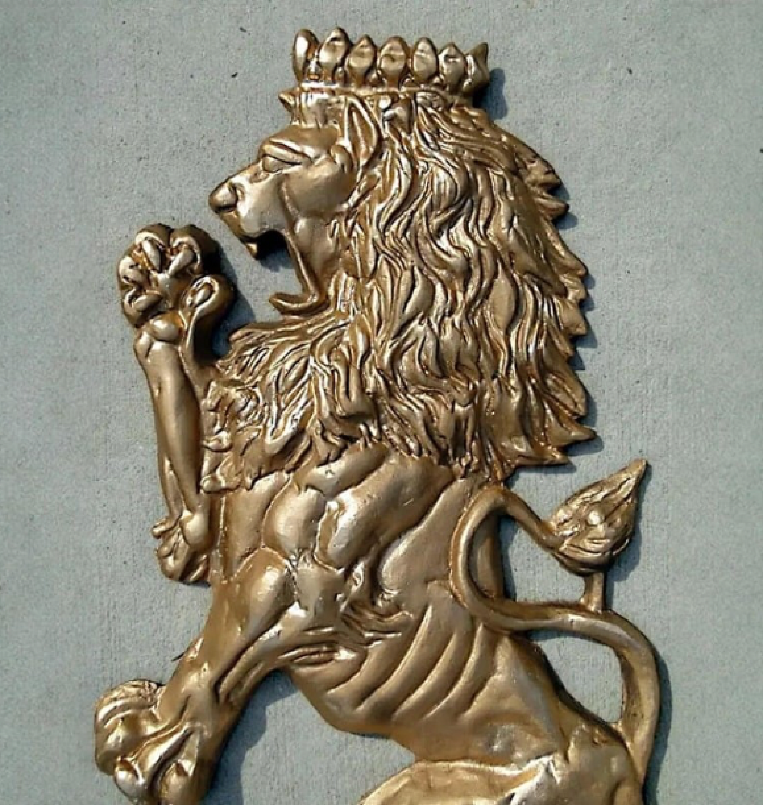 lion crest