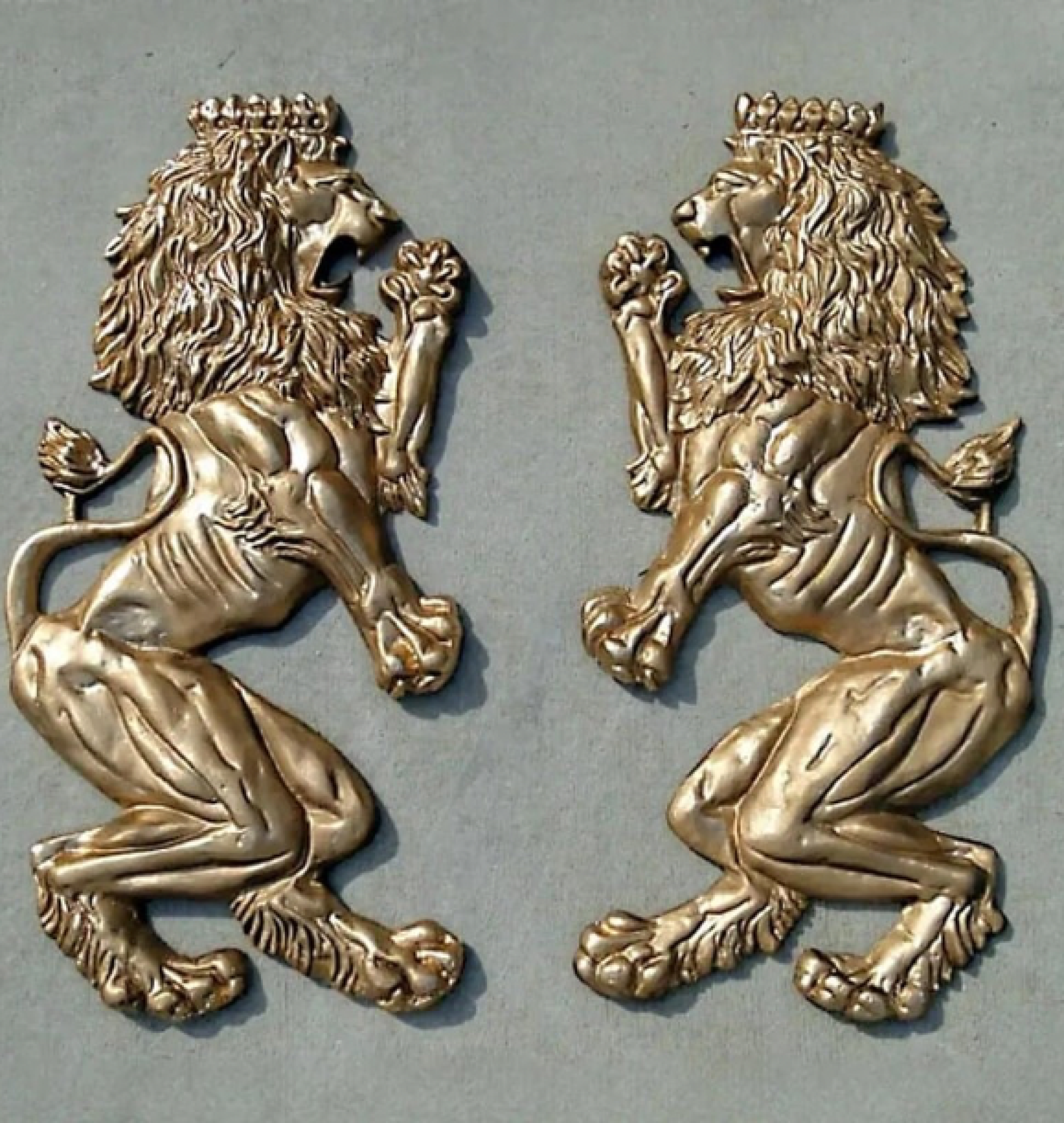lion crest