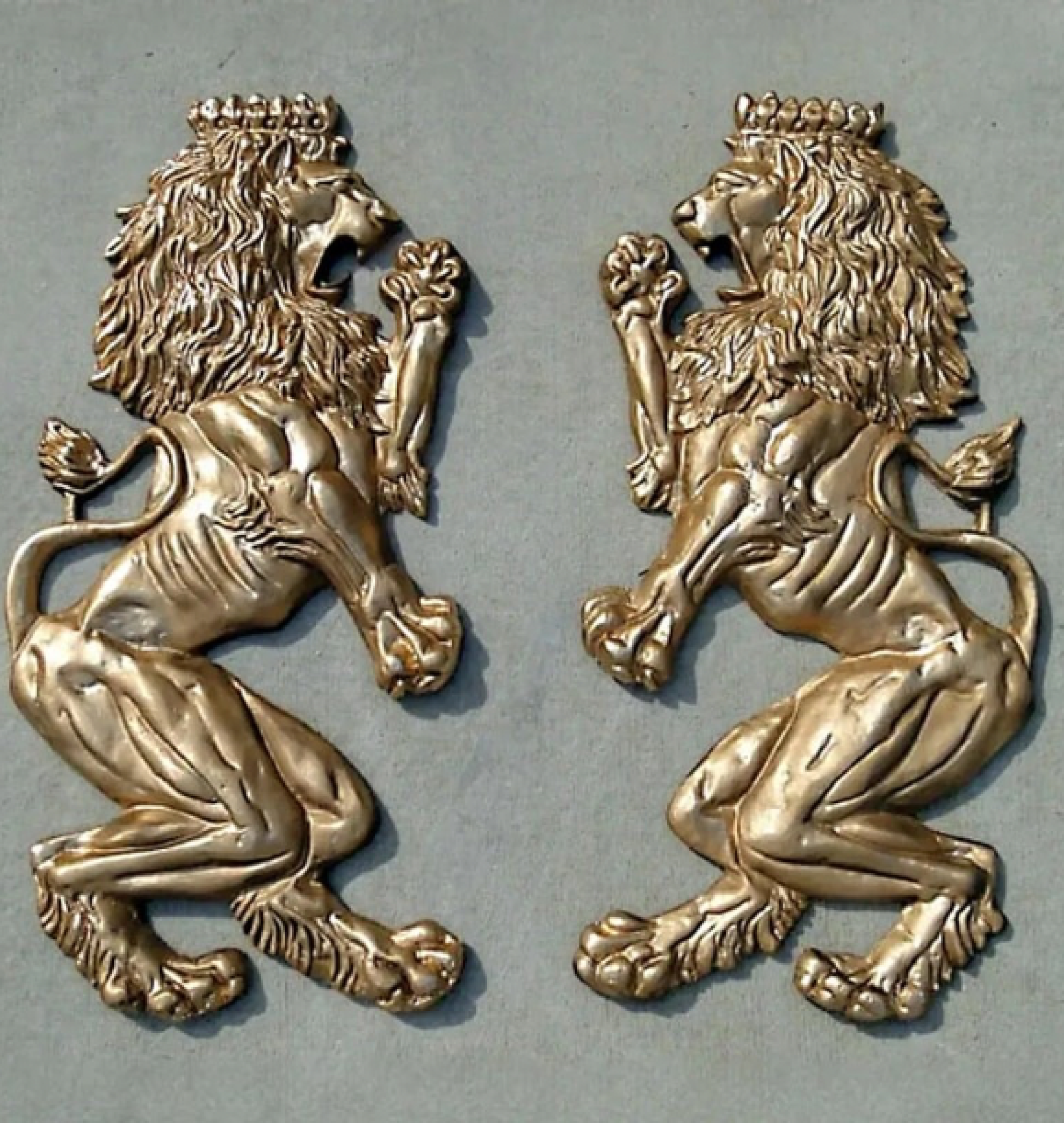 lion crest