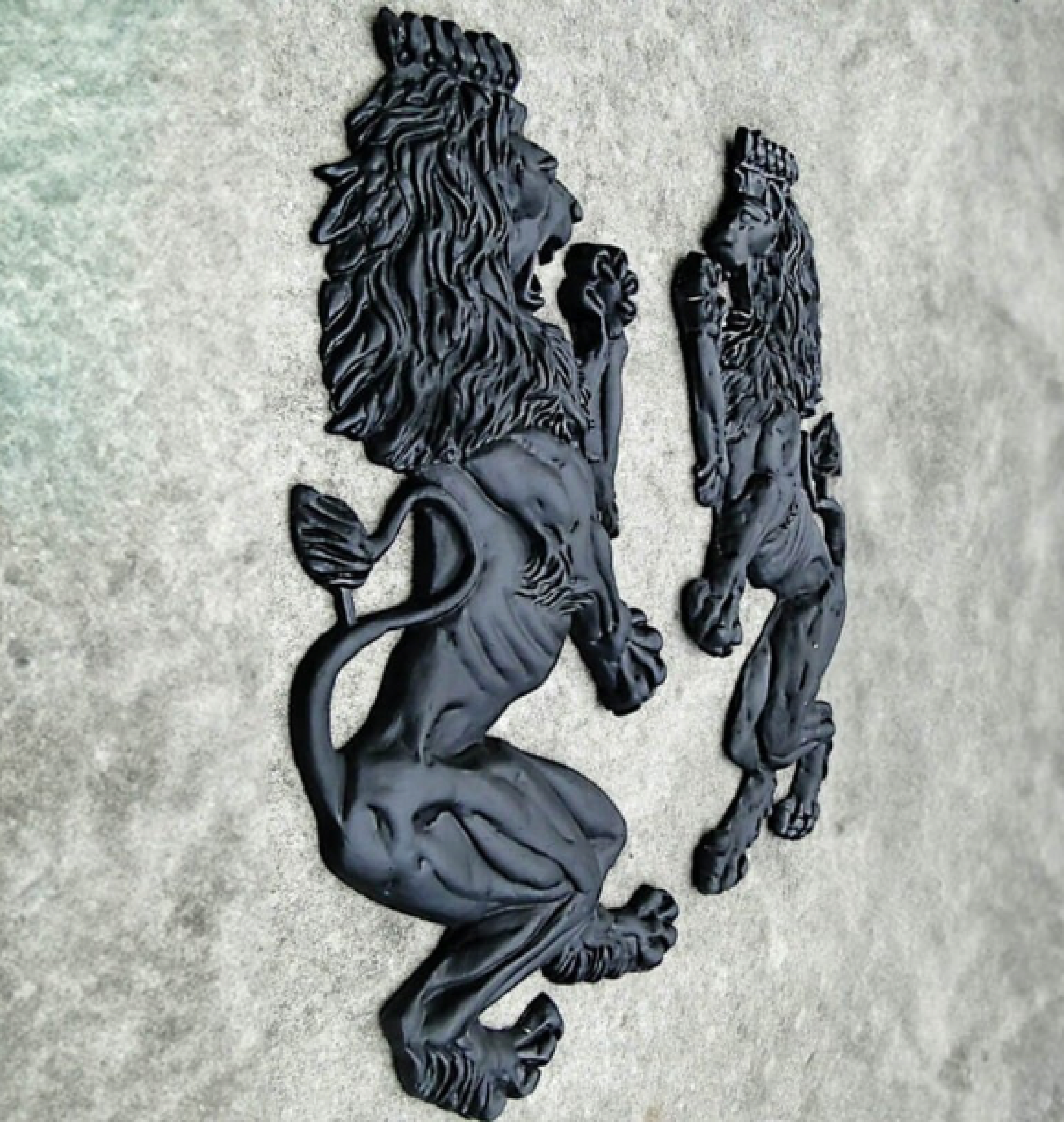 lion crest