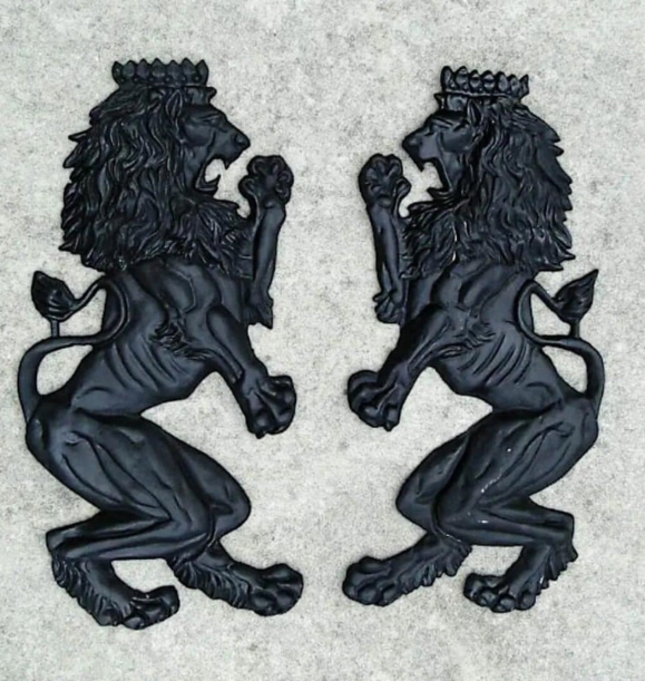 lion crest