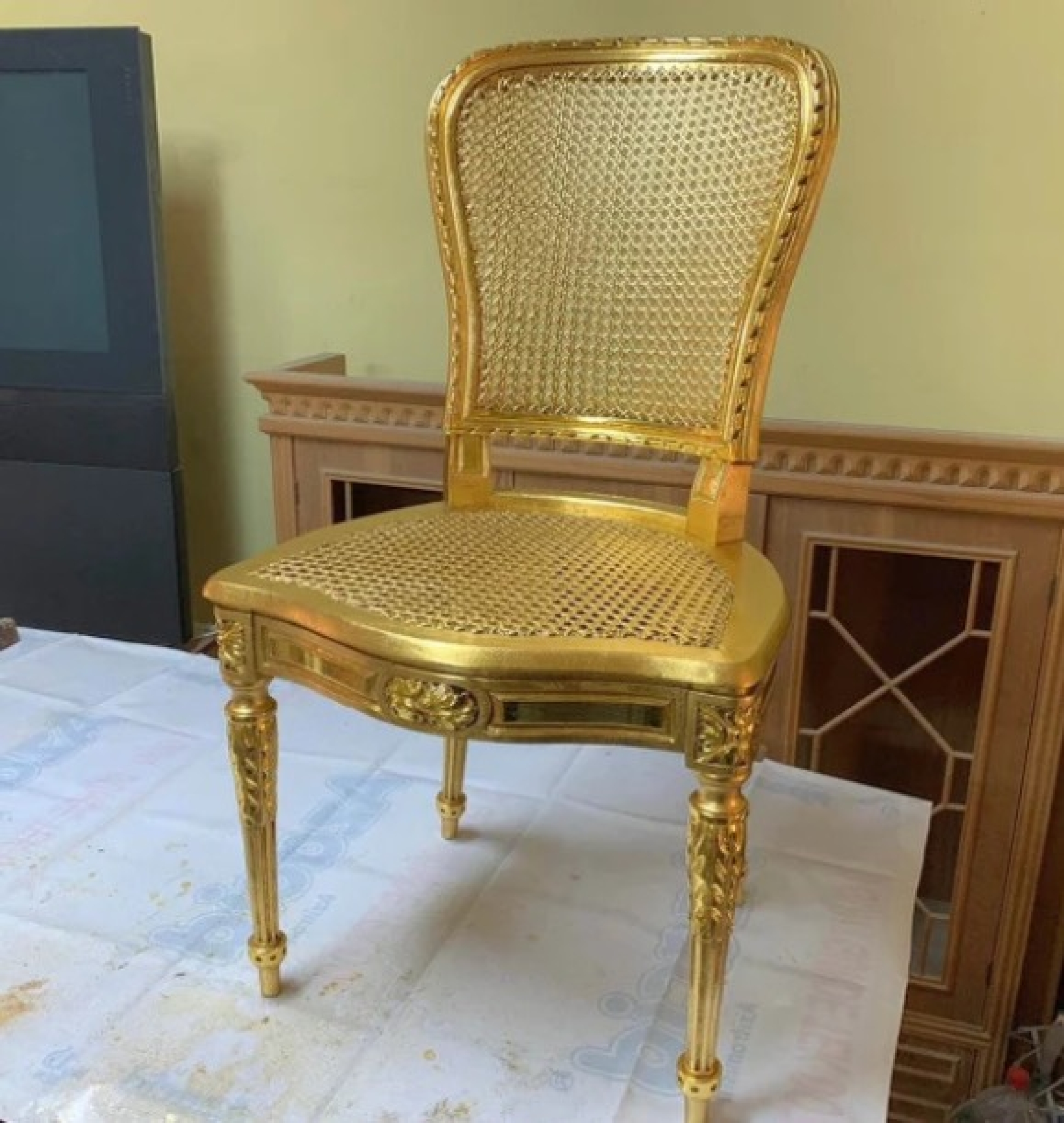 gold throne