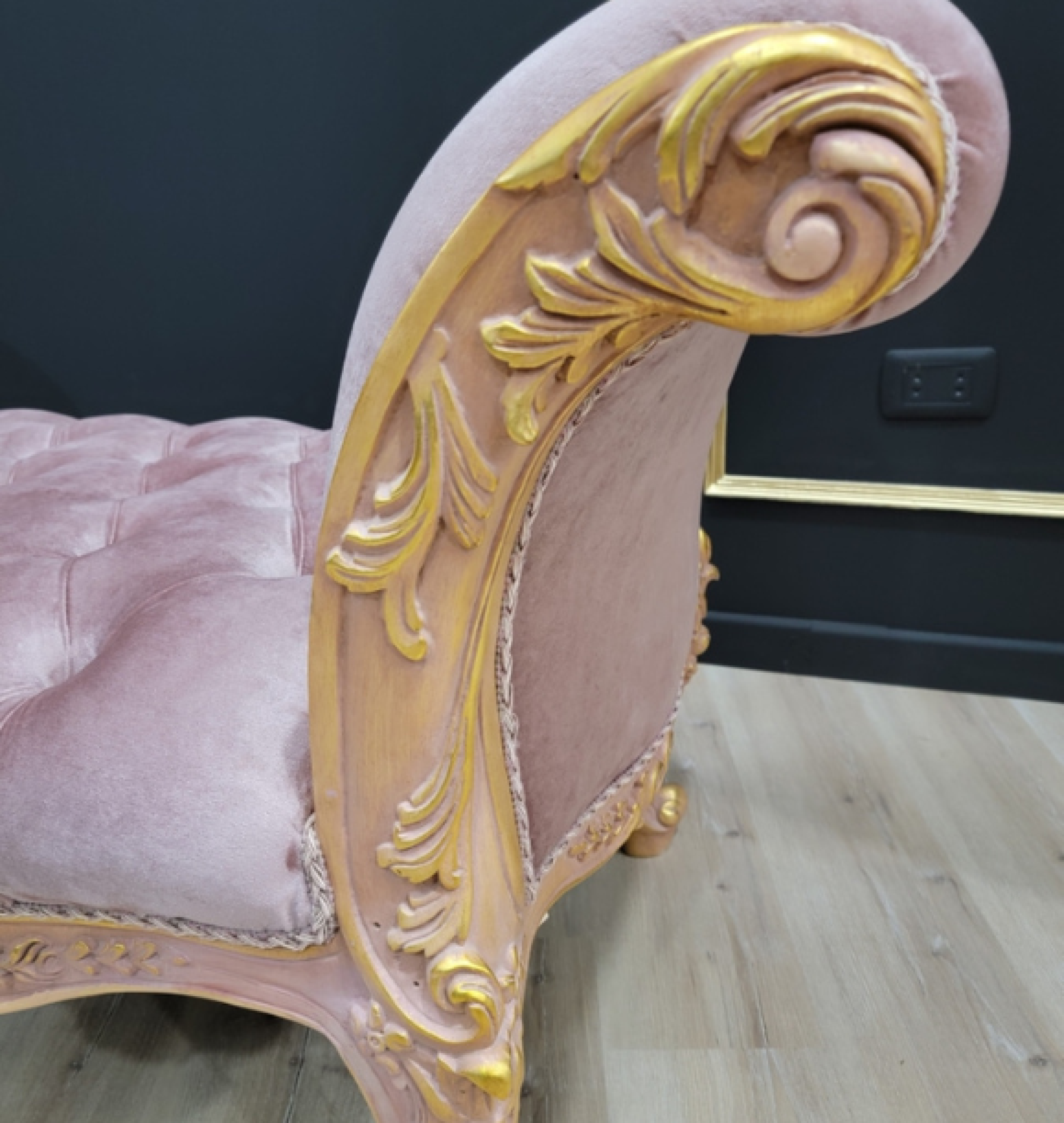 rose chaise