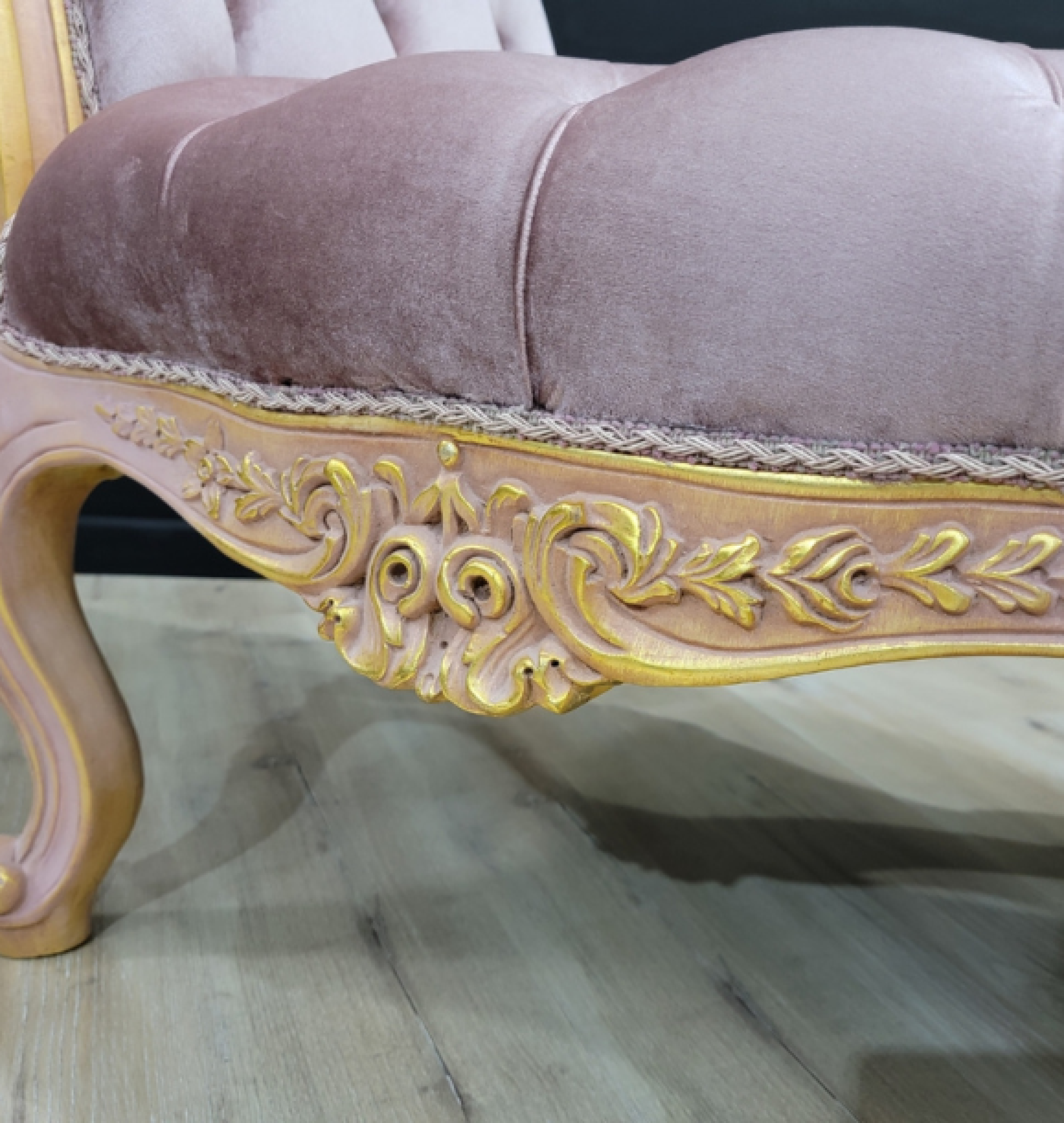 rose chaise