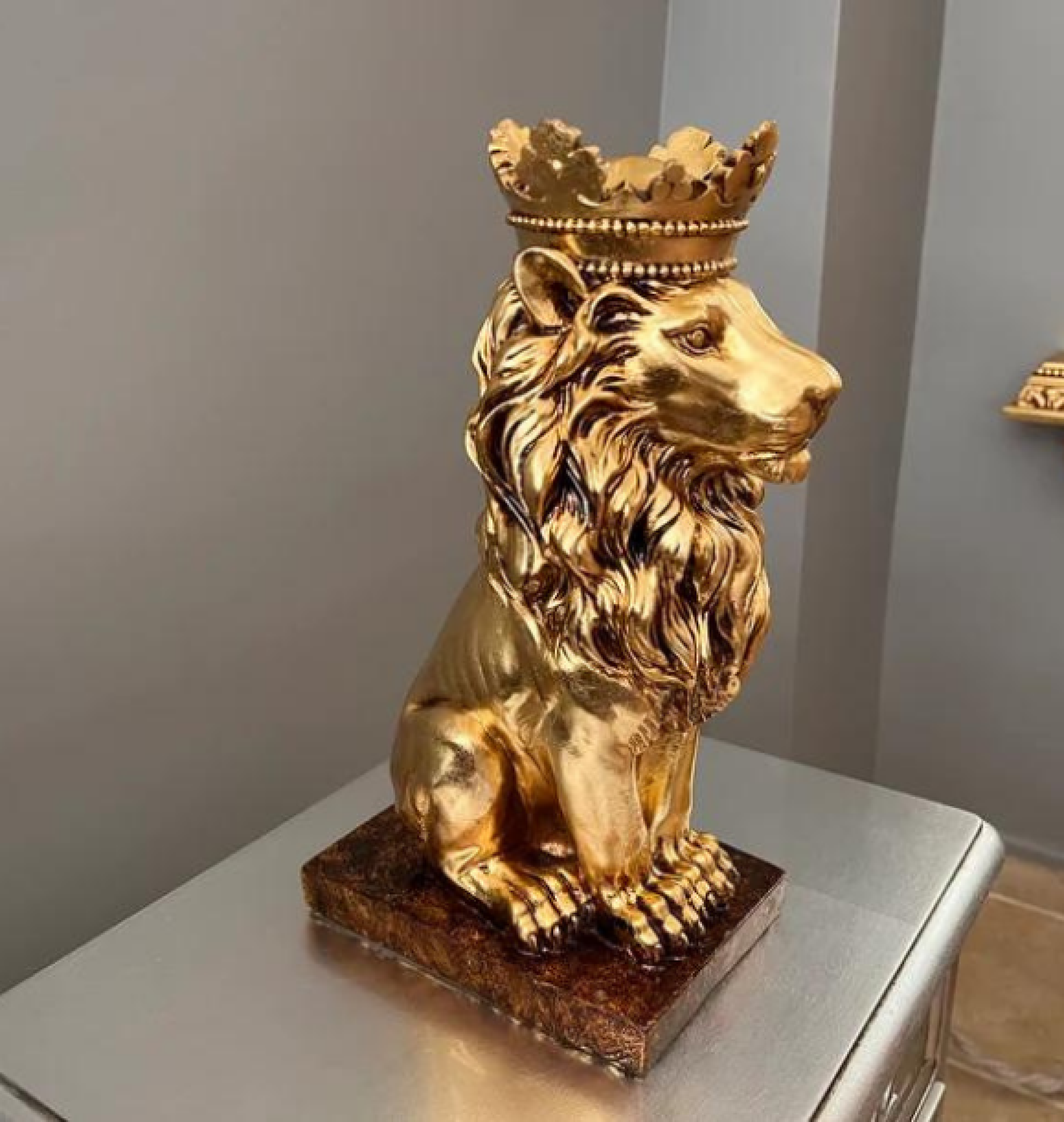 lion sculpture