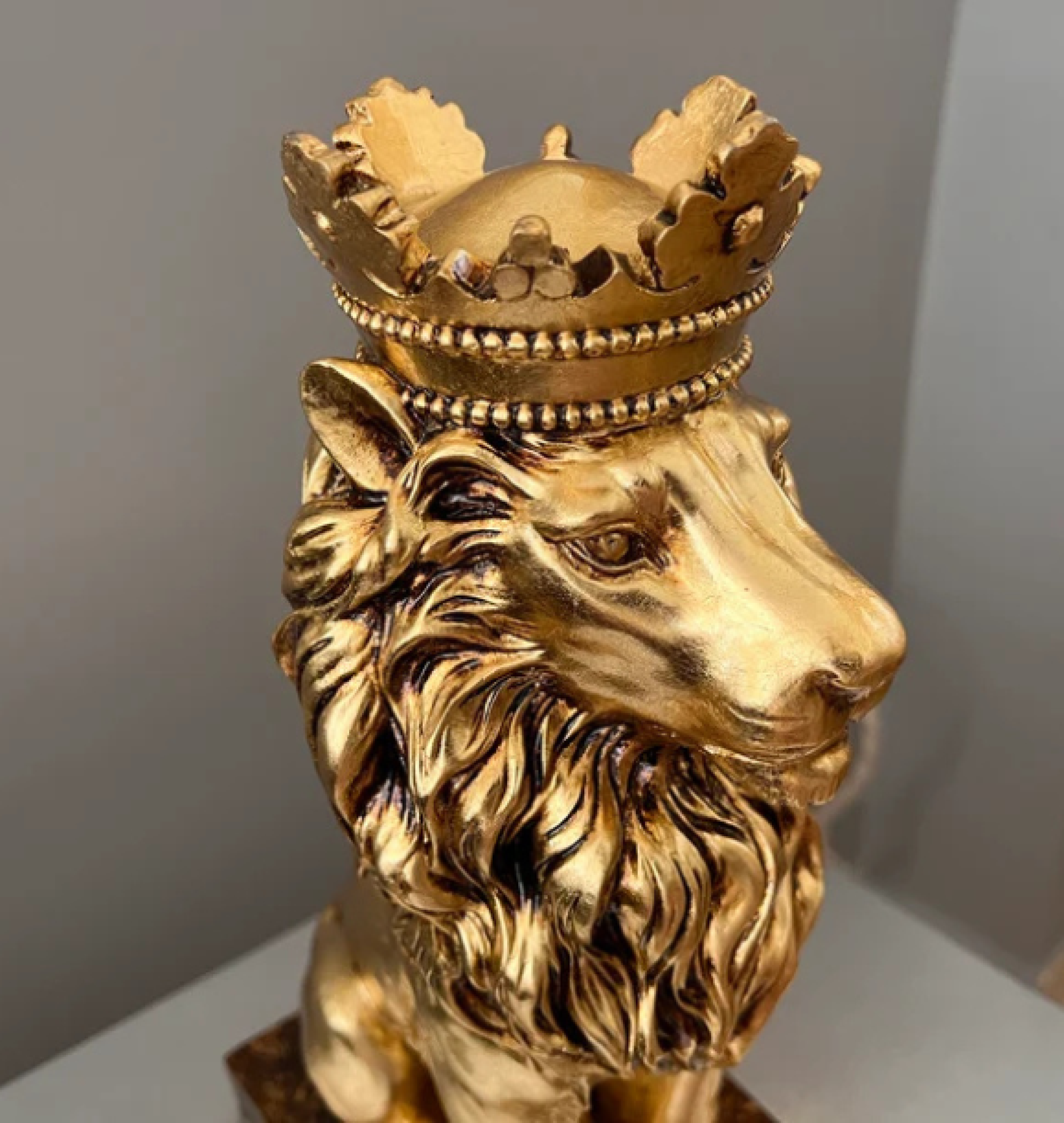 lion sculpture