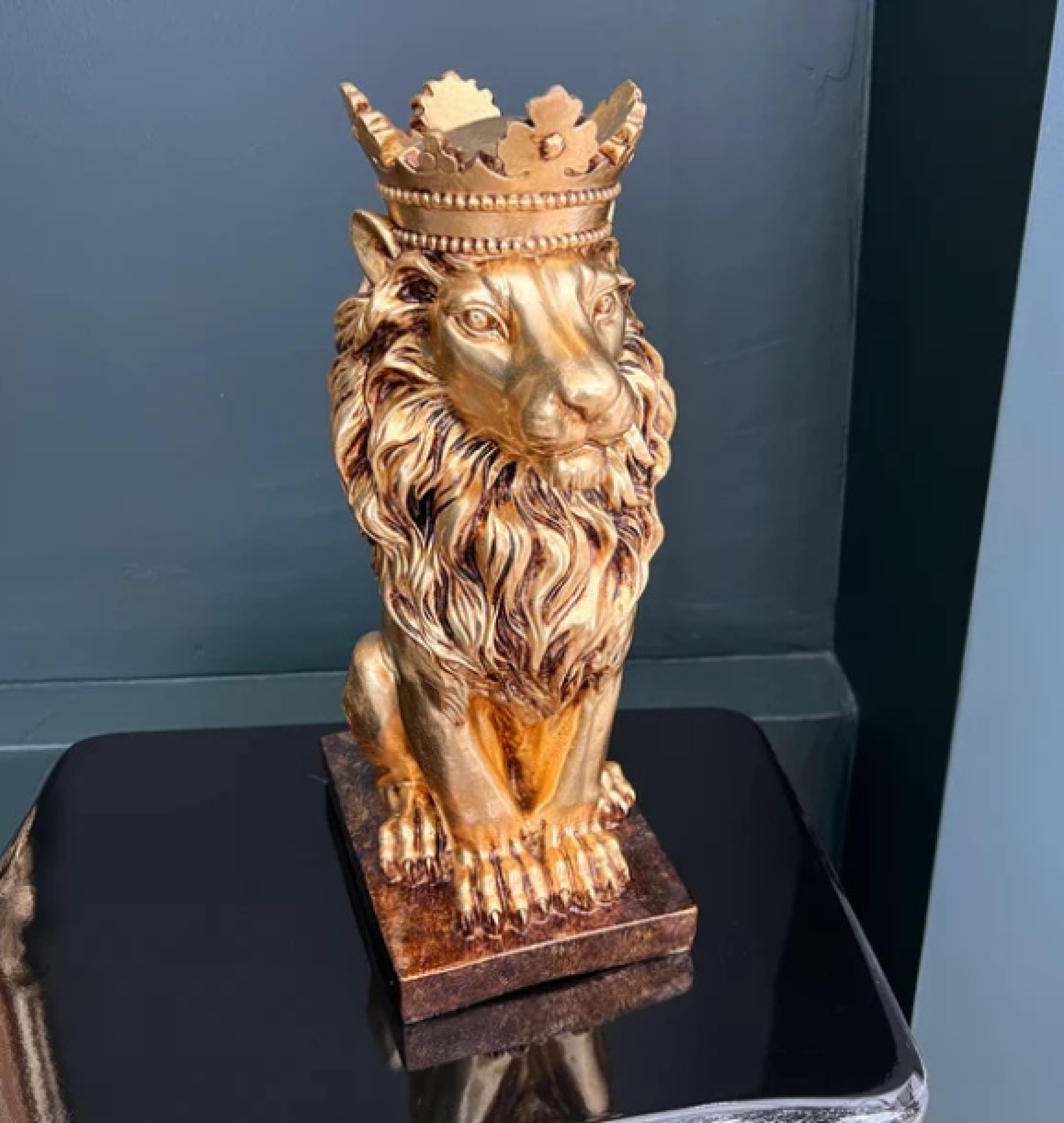 lion sculpture
