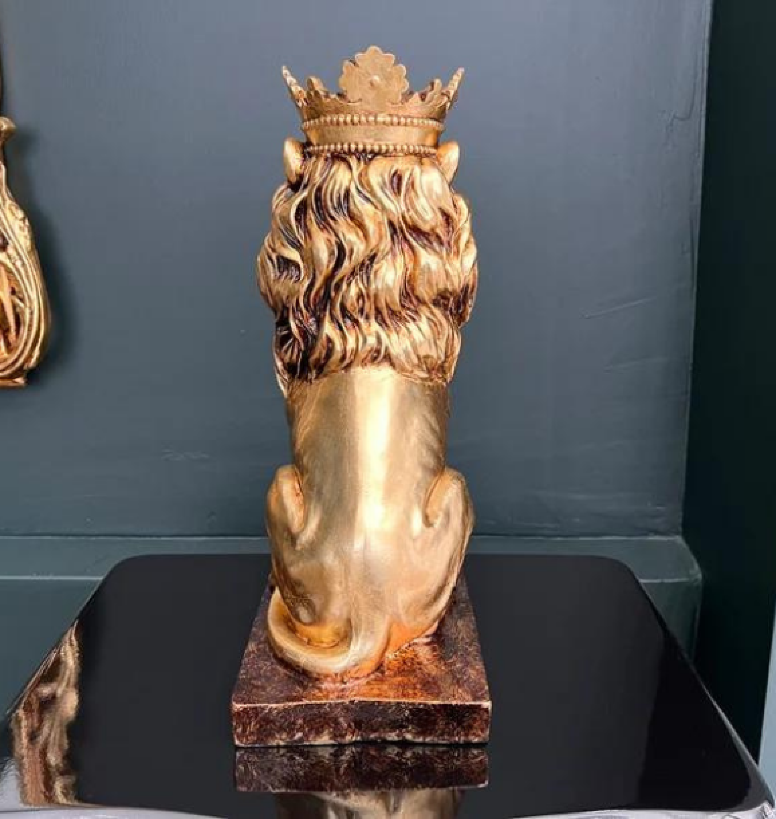 lion sculpture