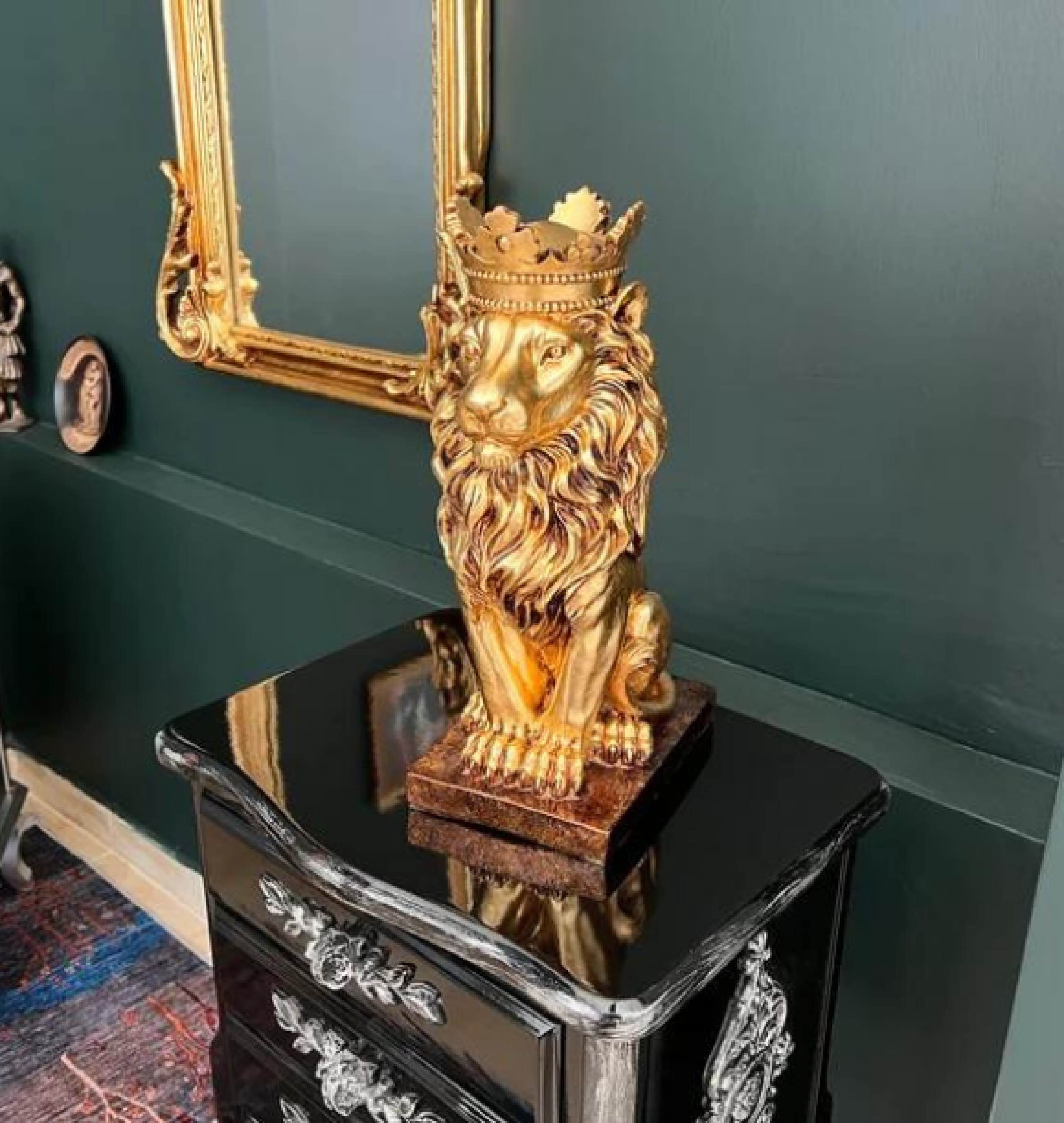 lion sculpture