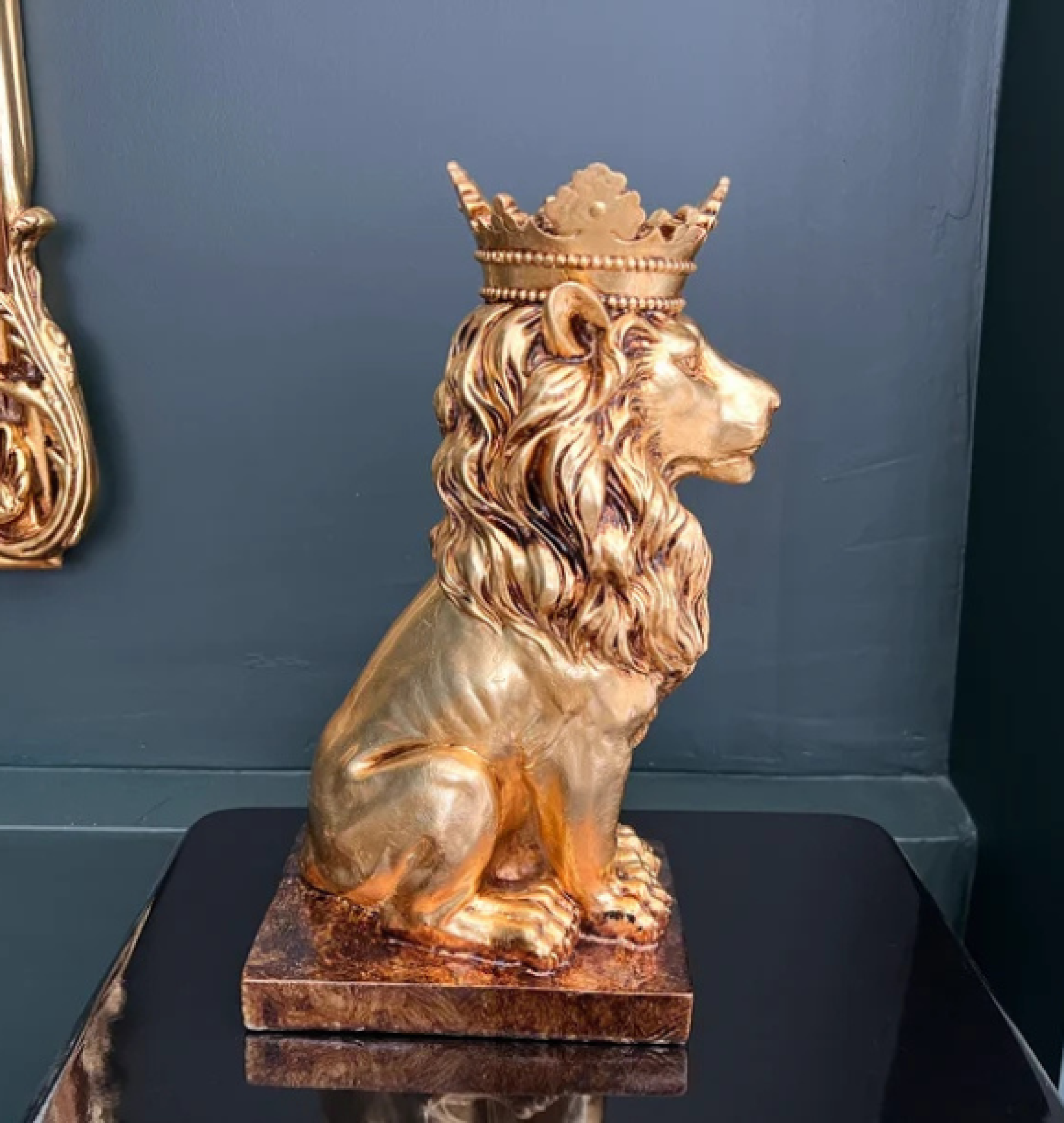 lion sculpture