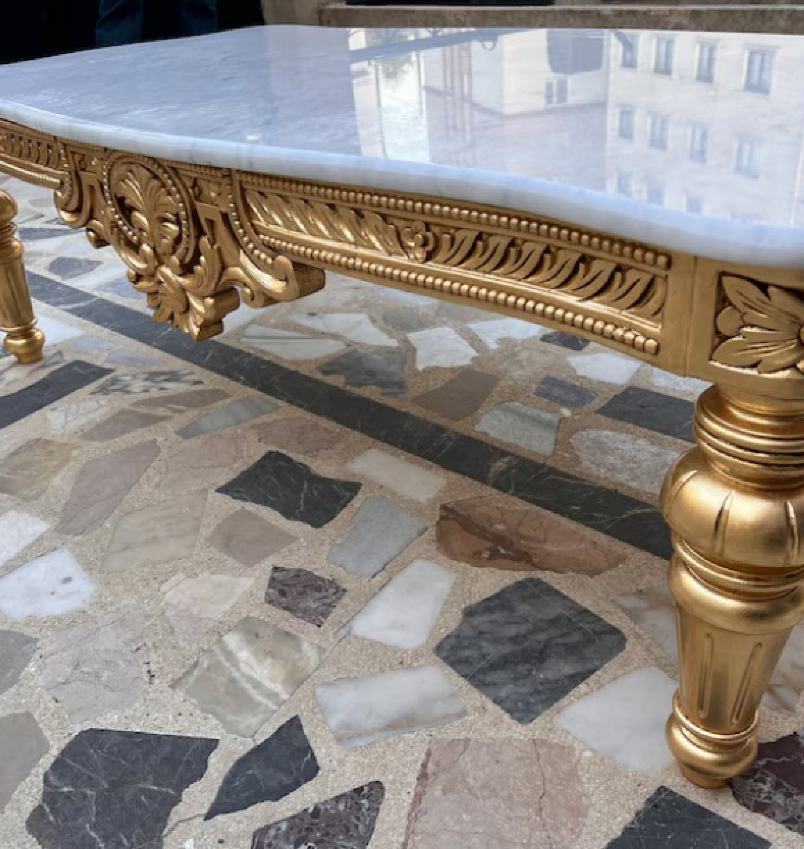 gold table