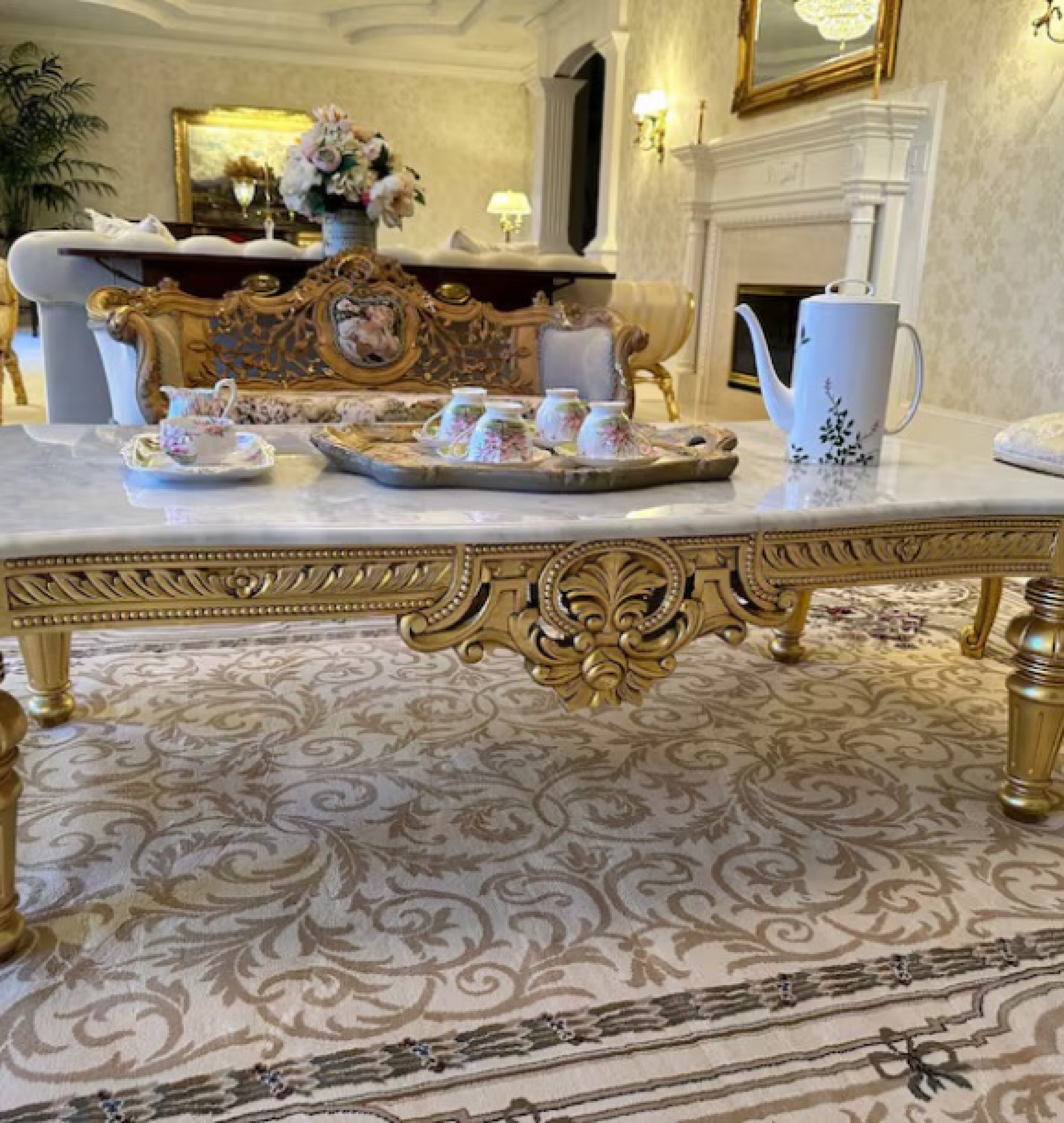 gold table
