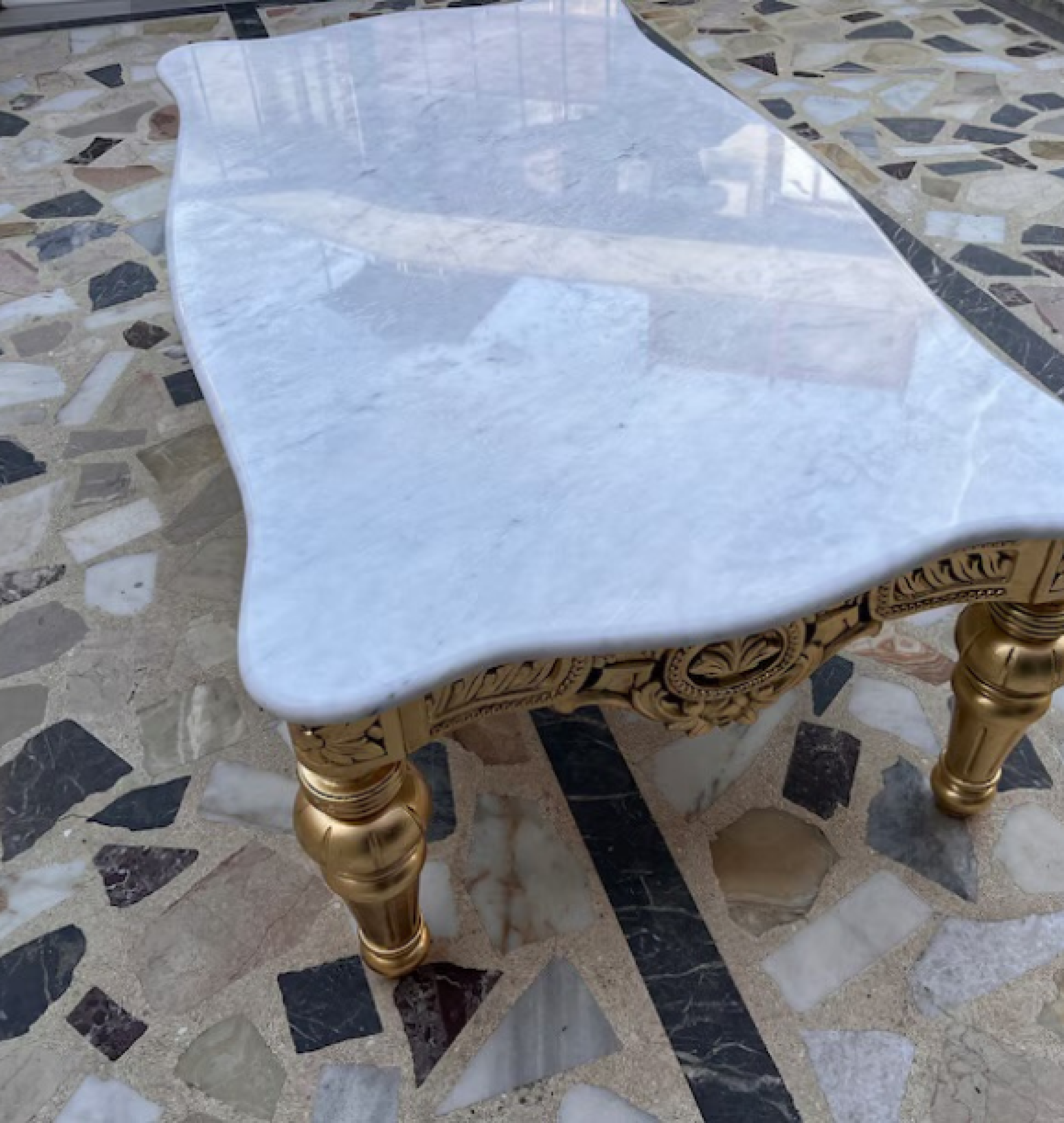 gold table
