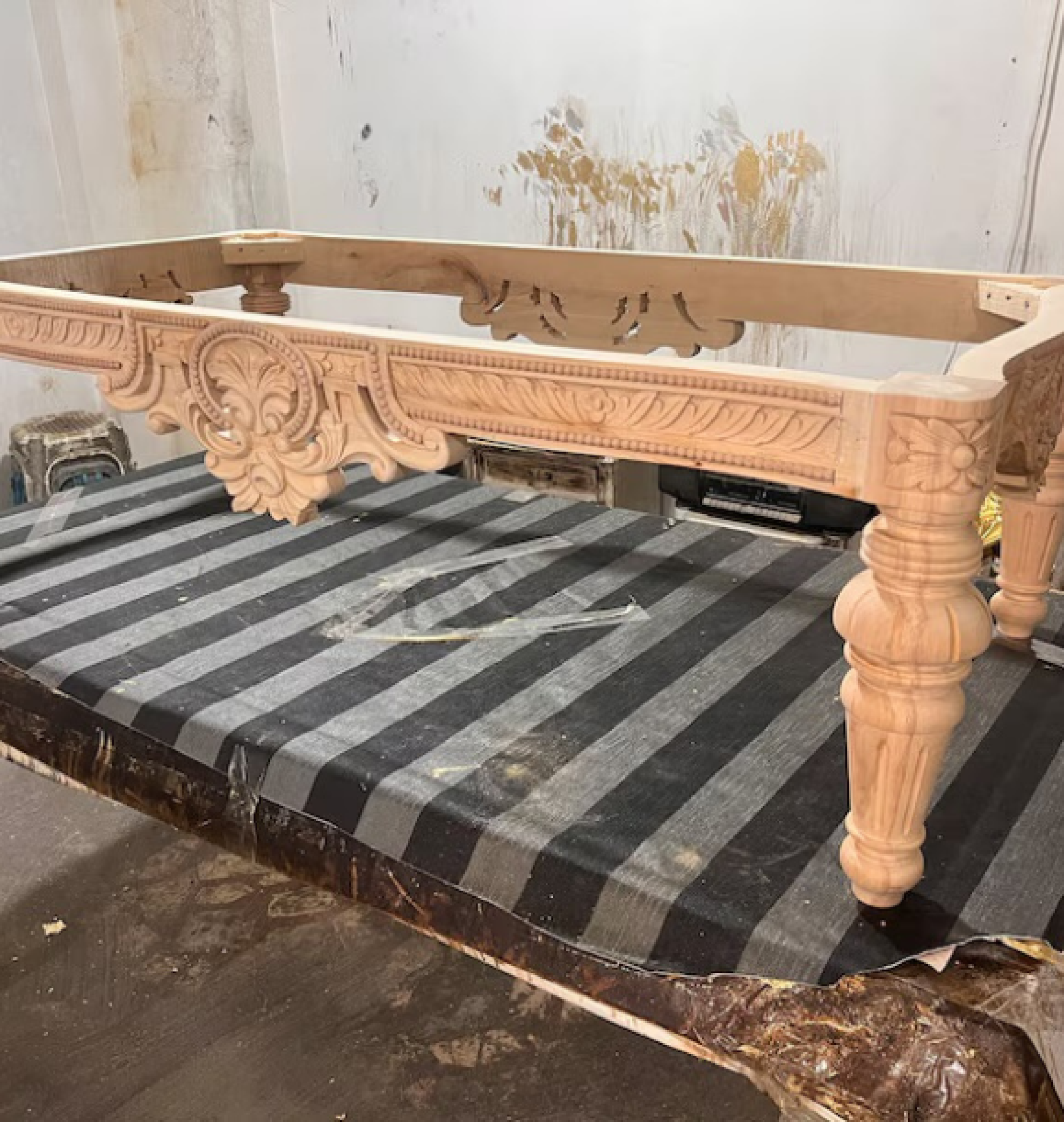 gold table
