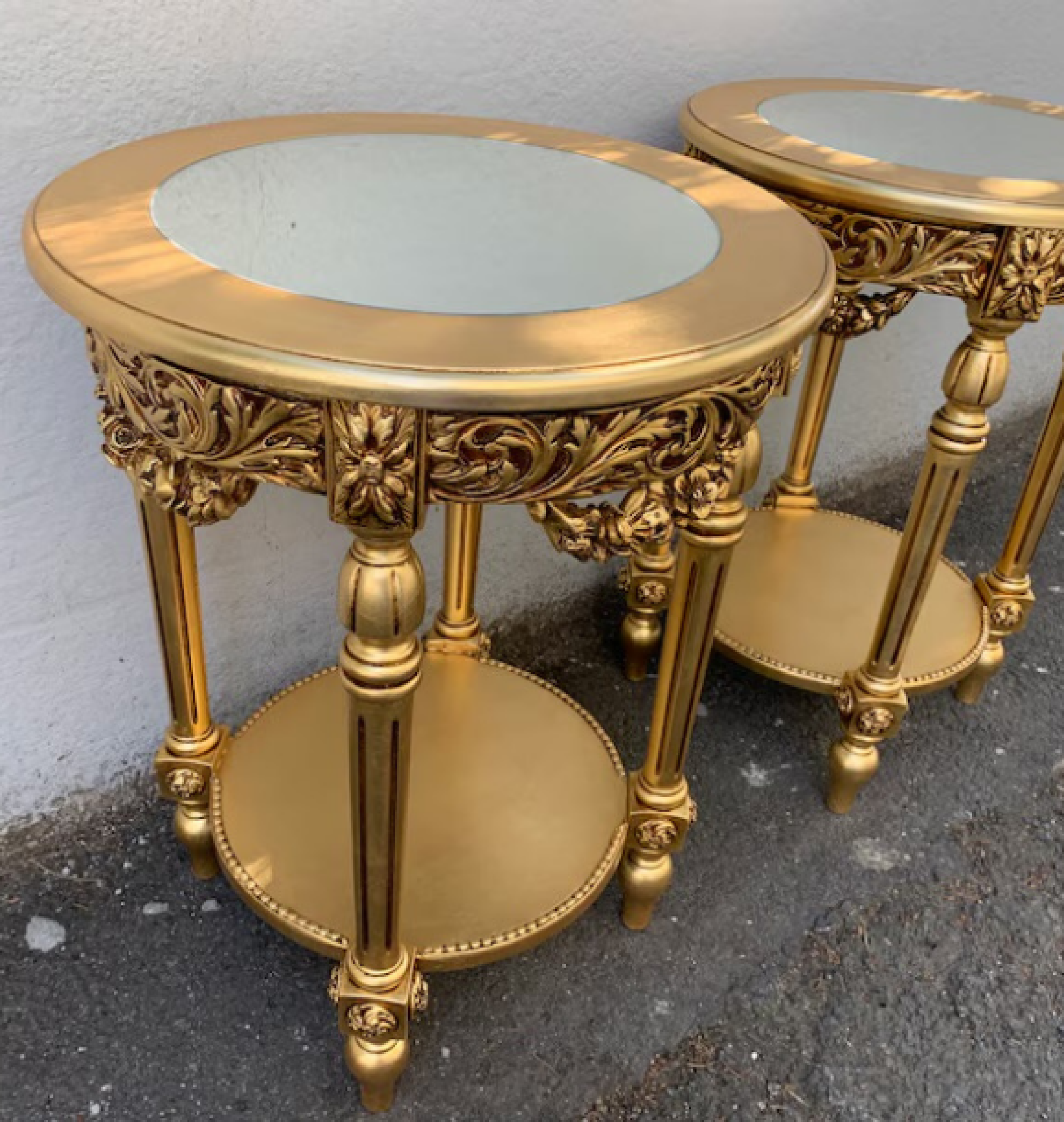 gold table