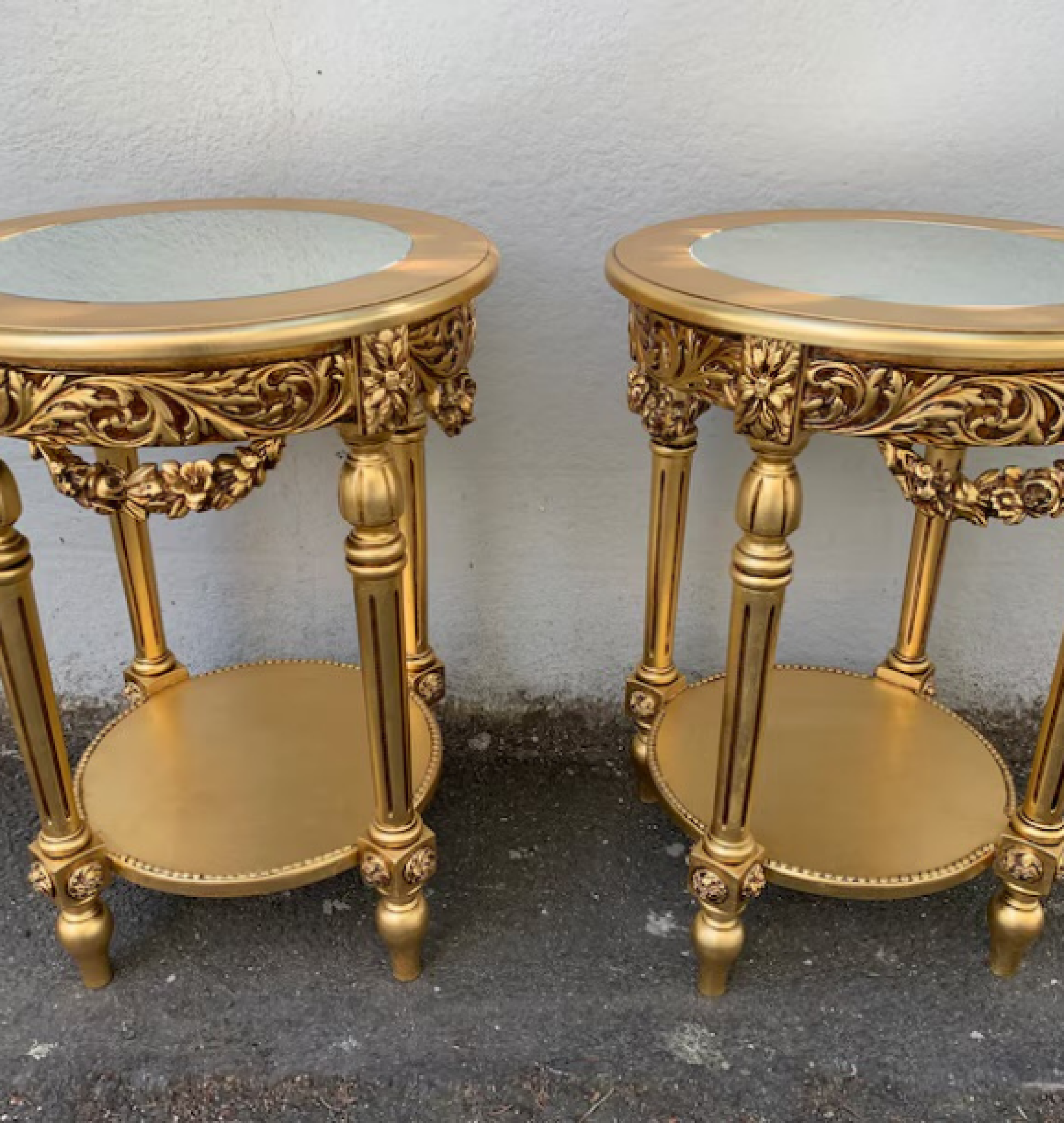 gold table