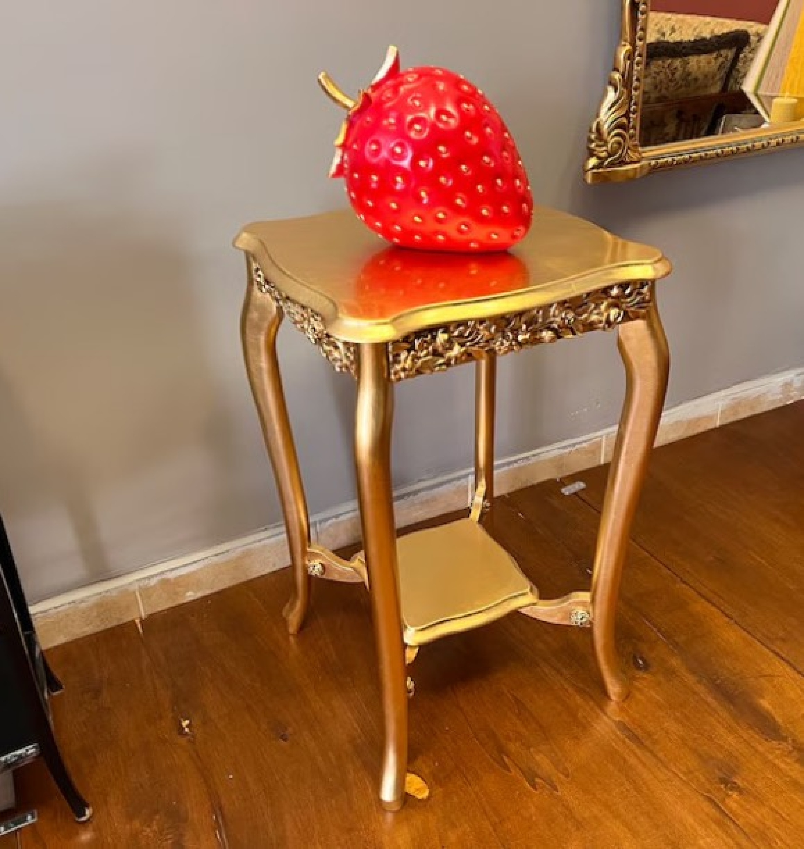 gold table