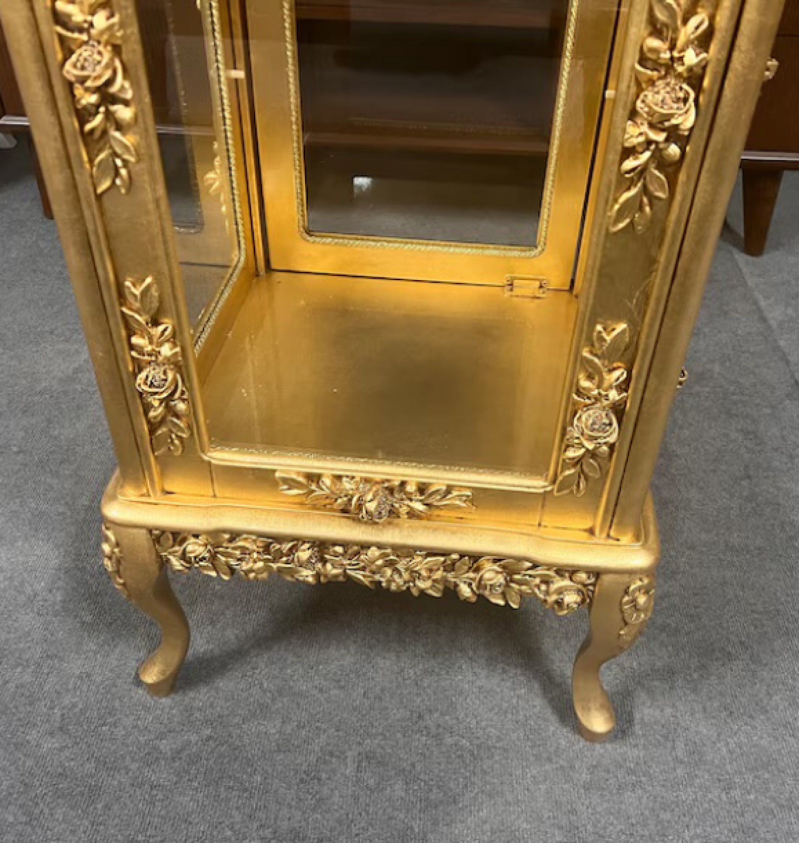 gold vitrine