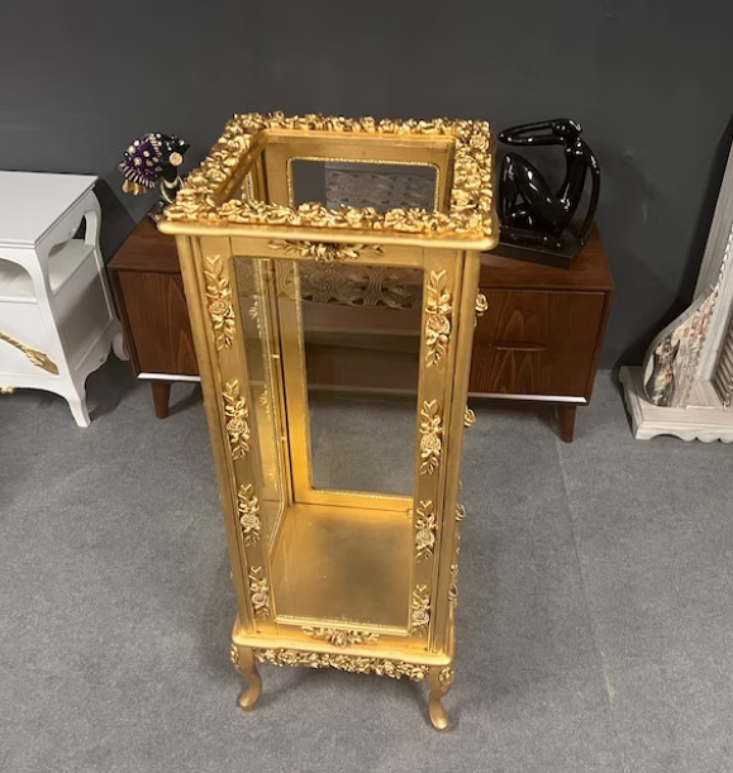 gold vitrine