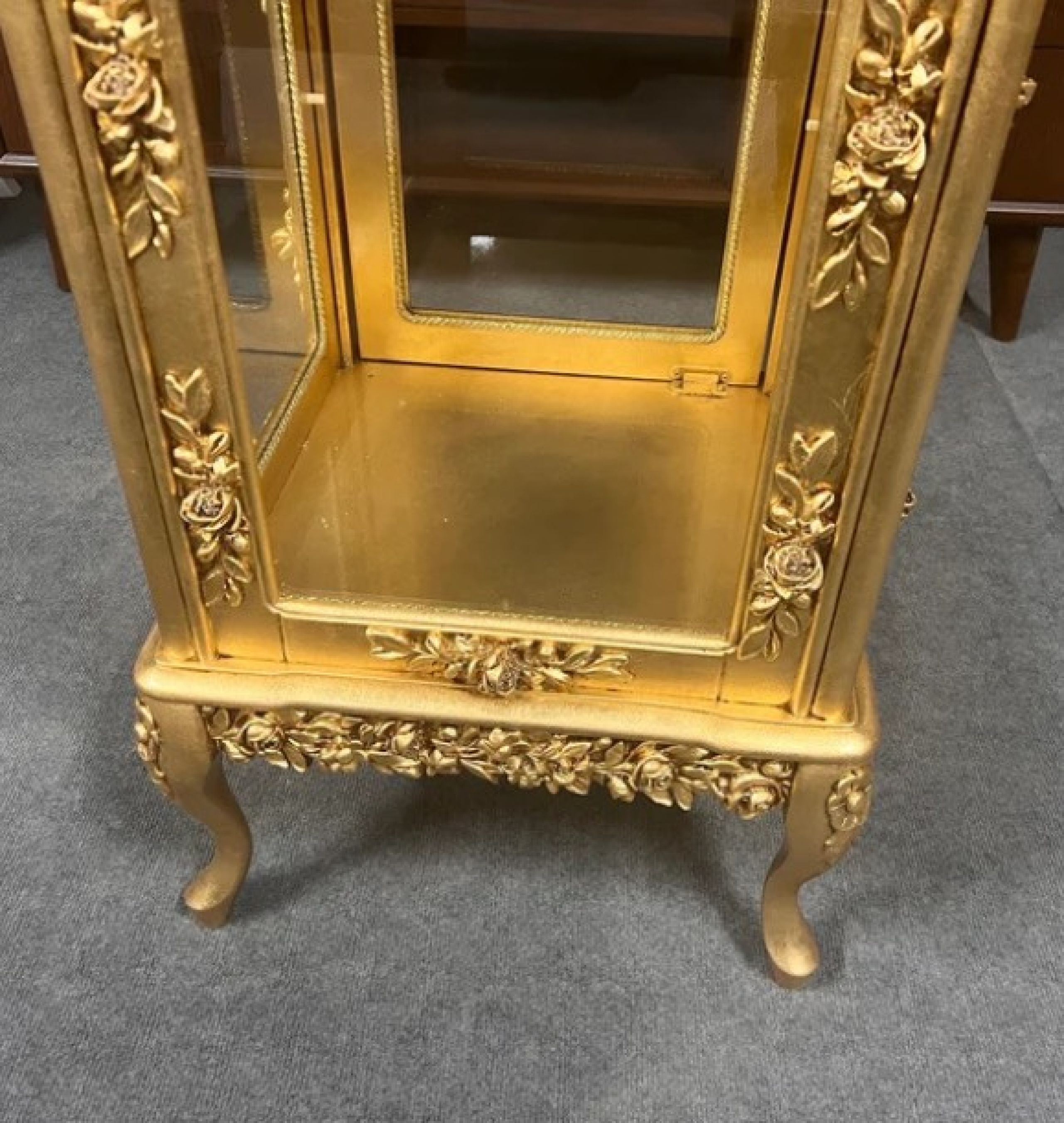 gold vitrine