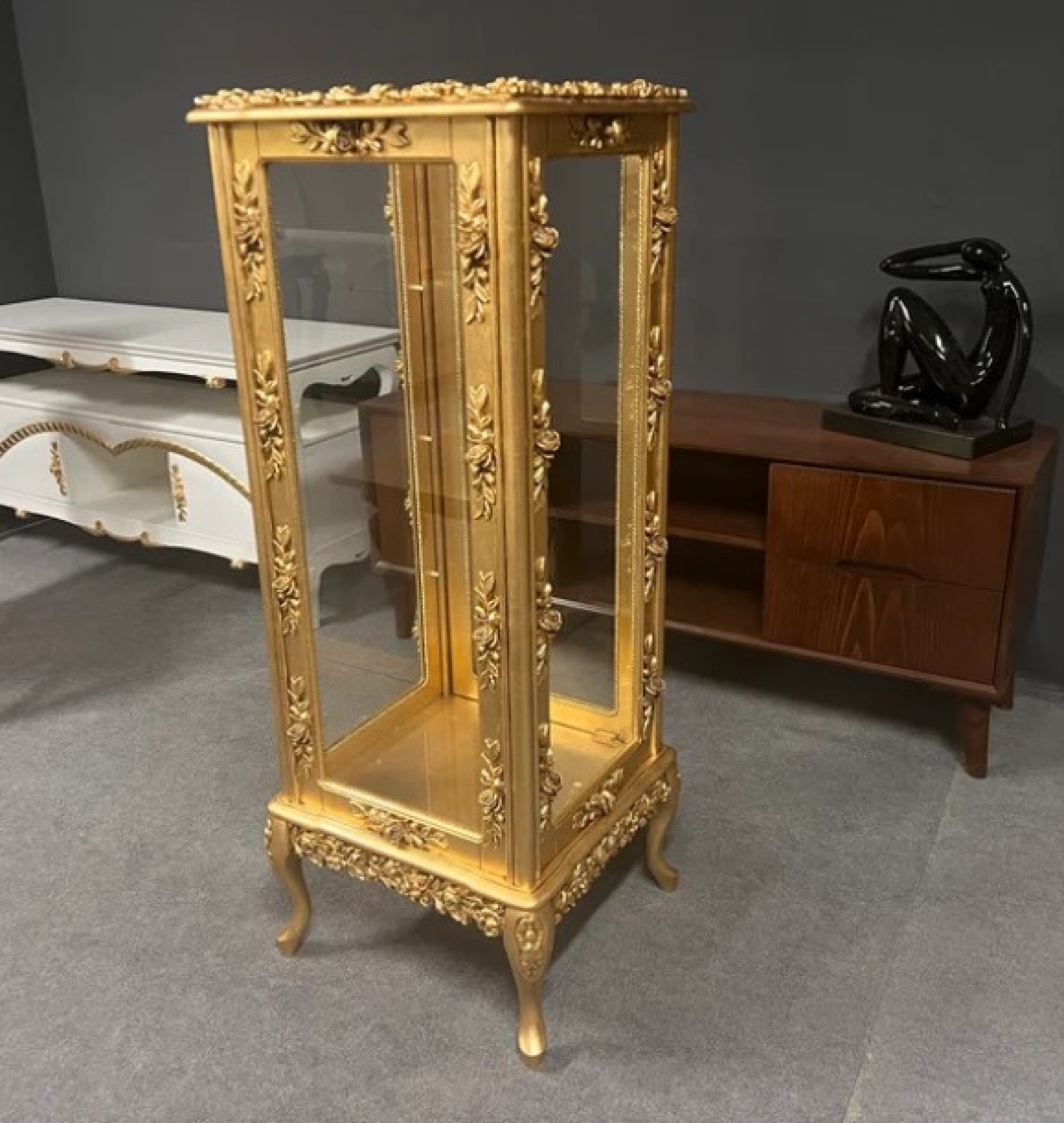 gold vitrine