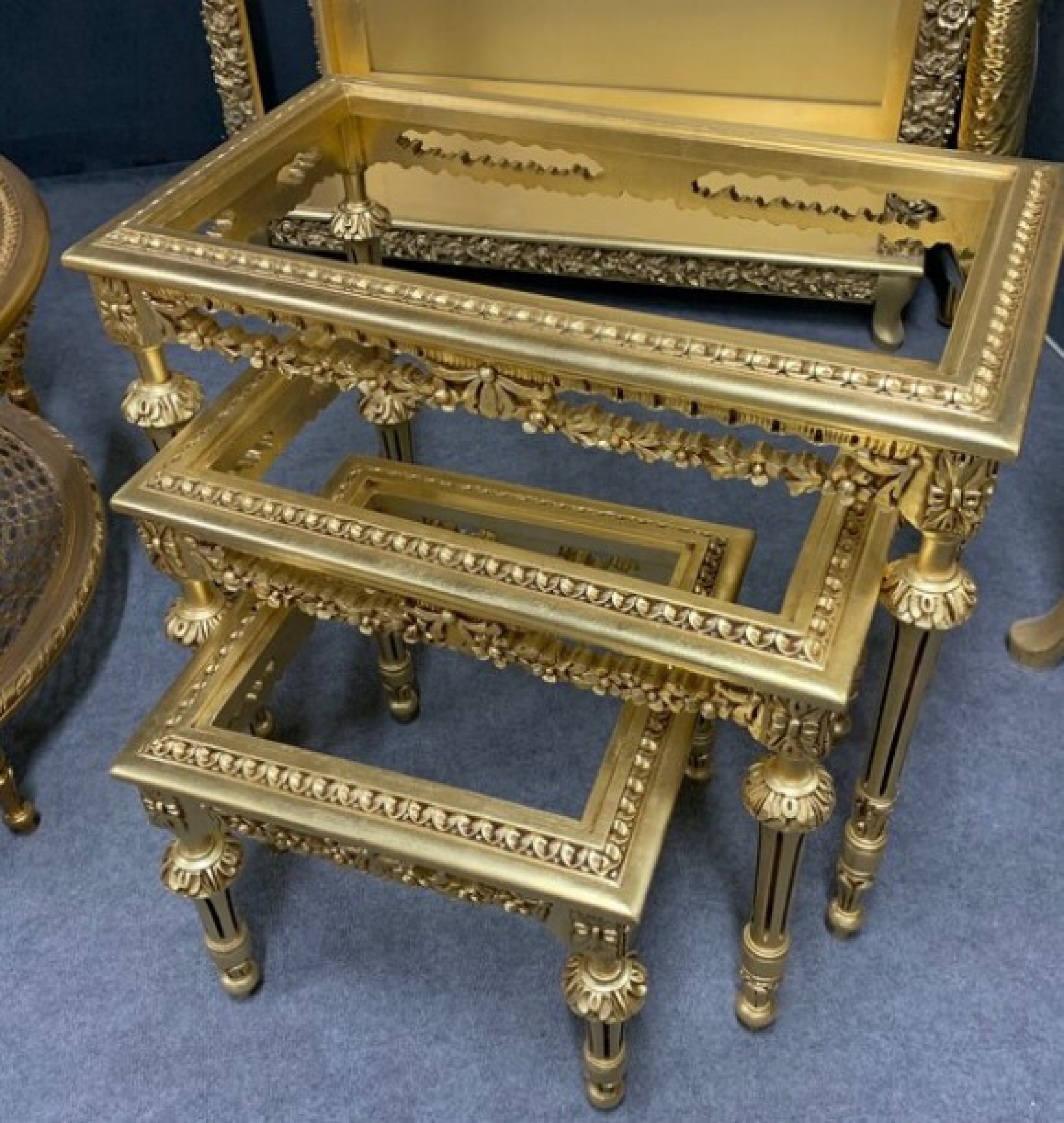 gold table