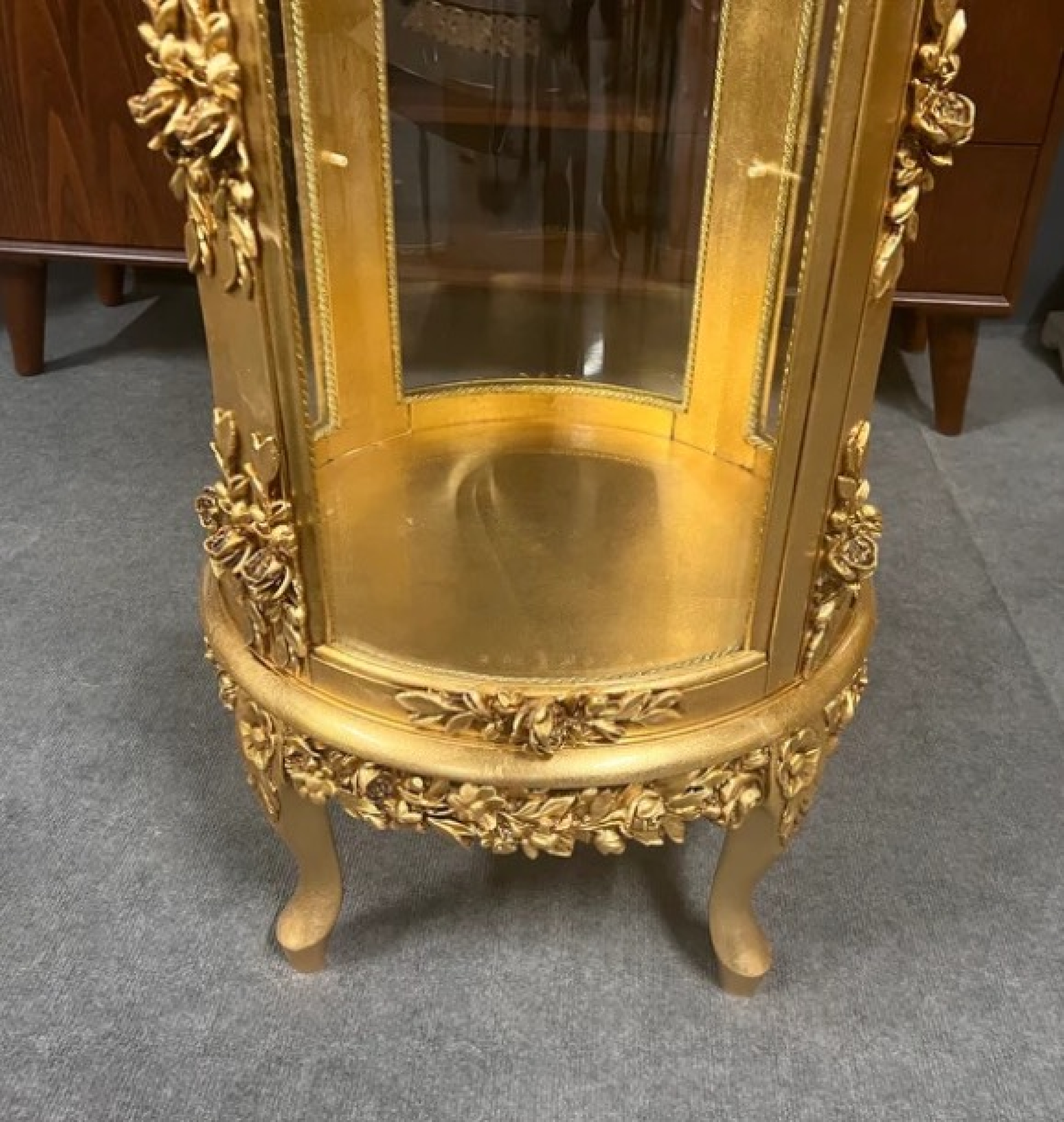 gold vitrine