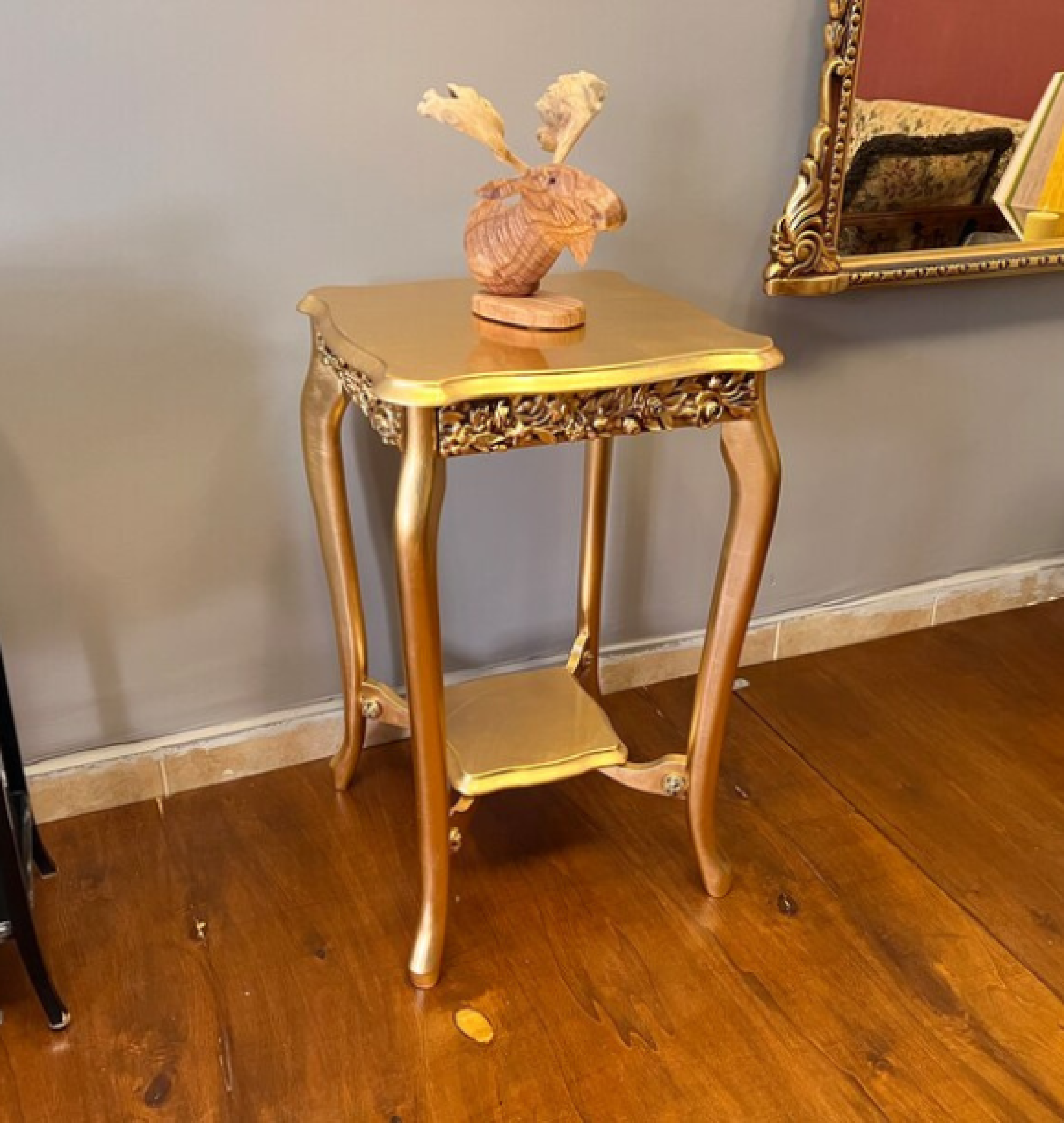 gold table