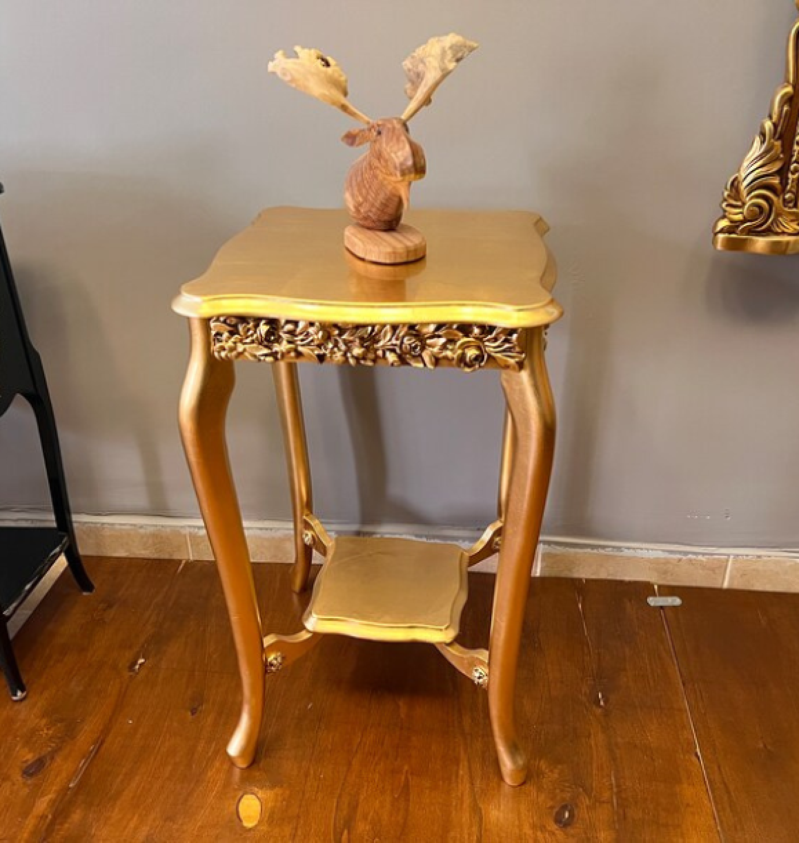 gold table