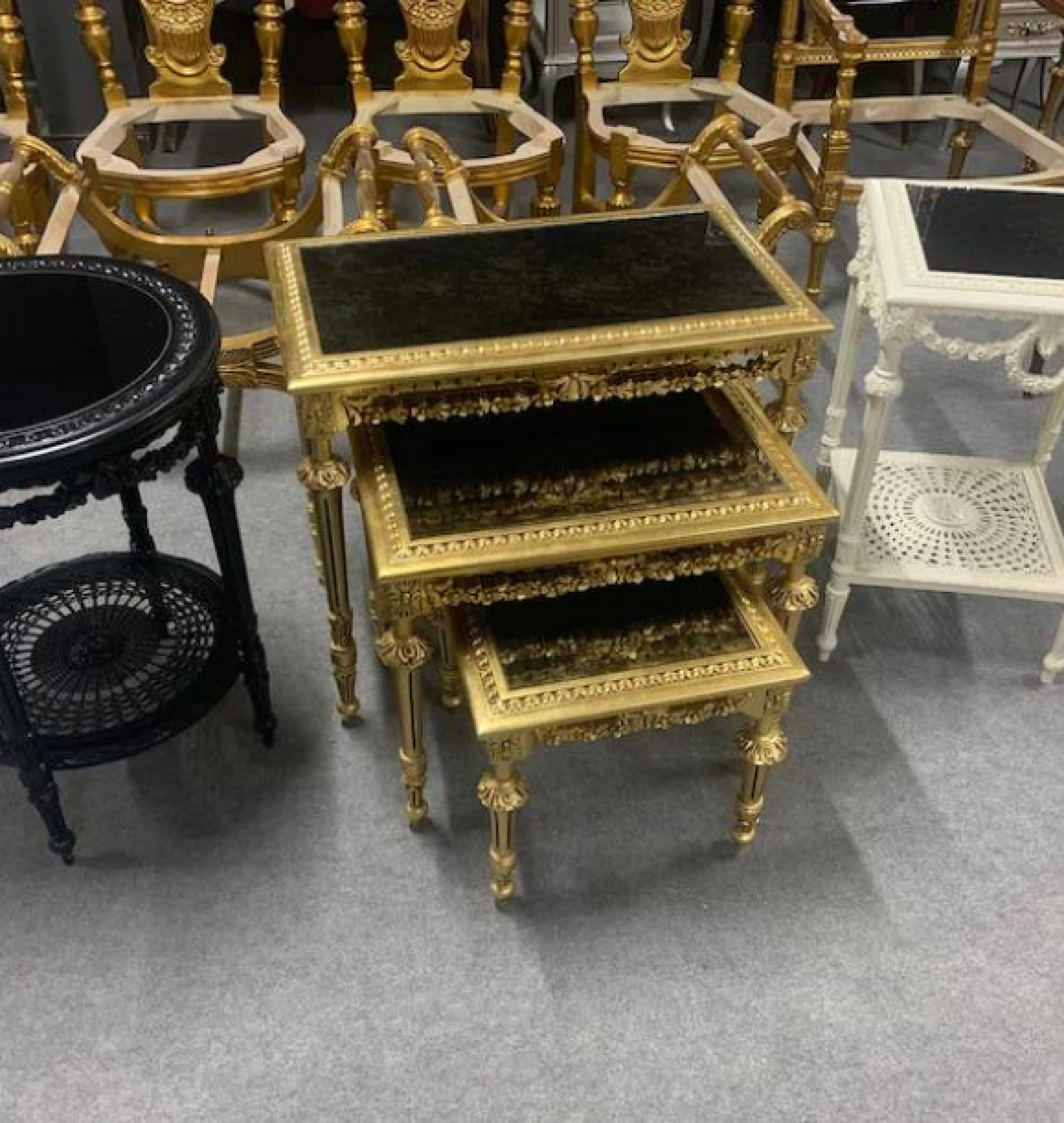 gold table