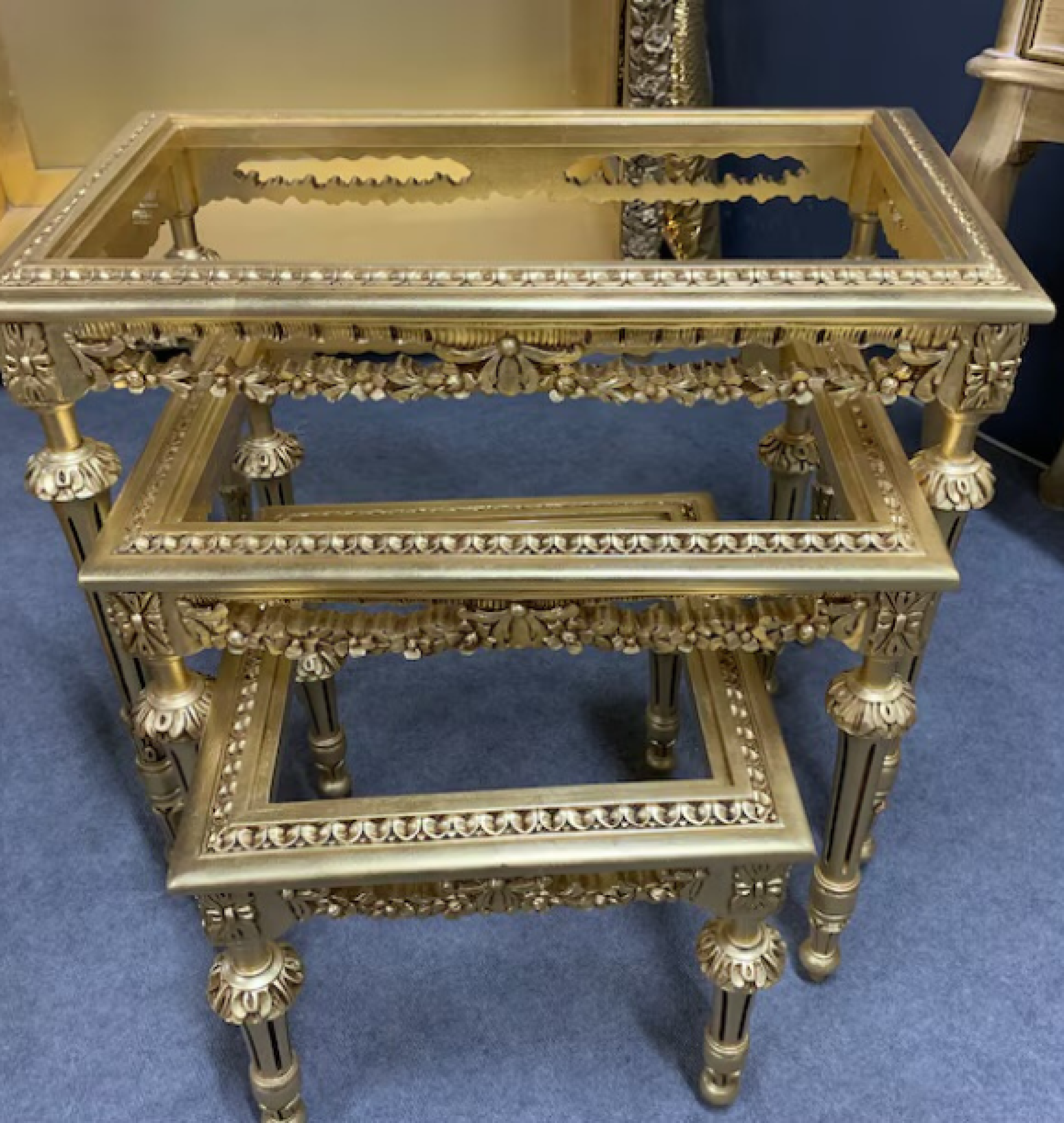 gold table
