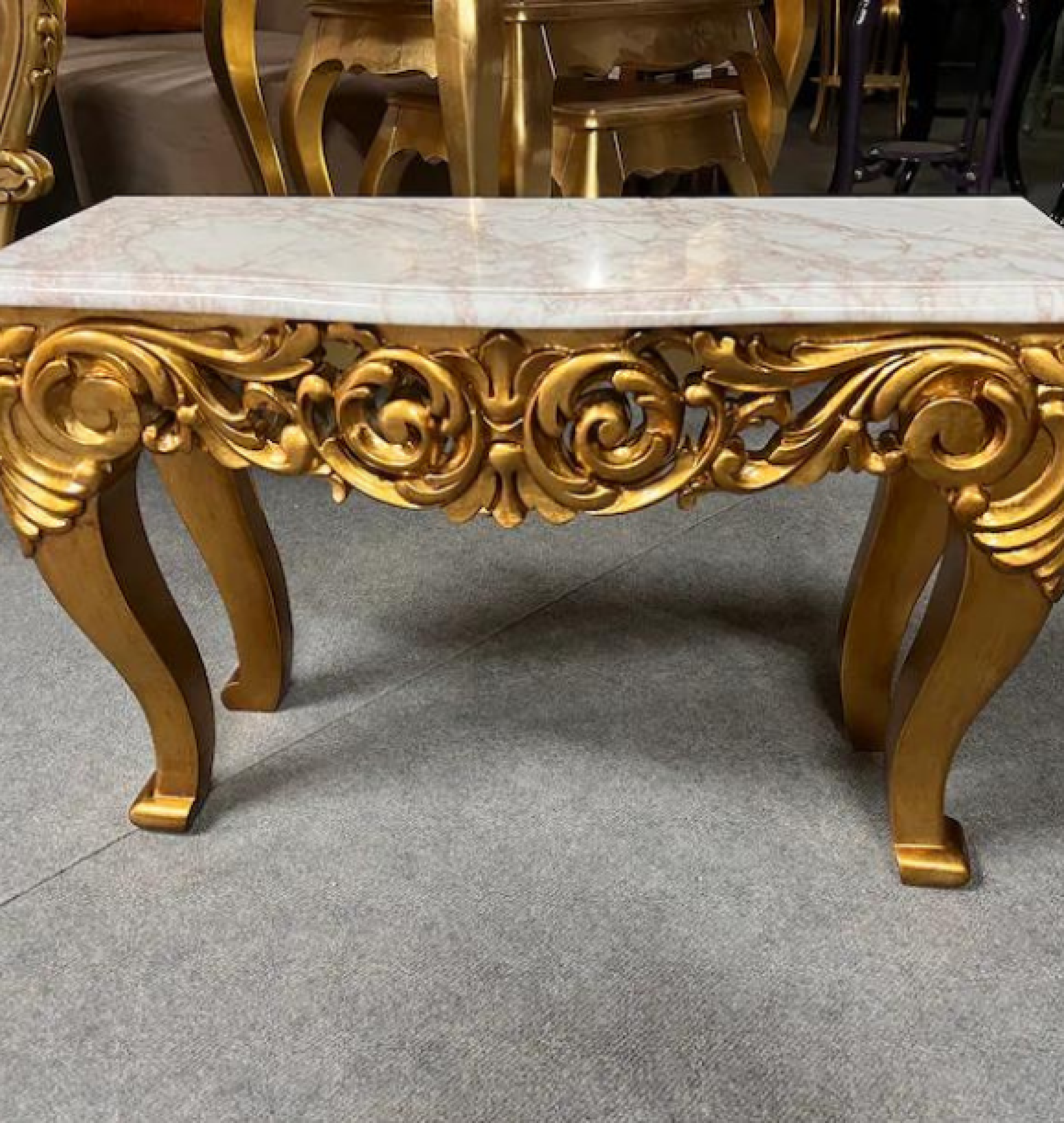 gold table
