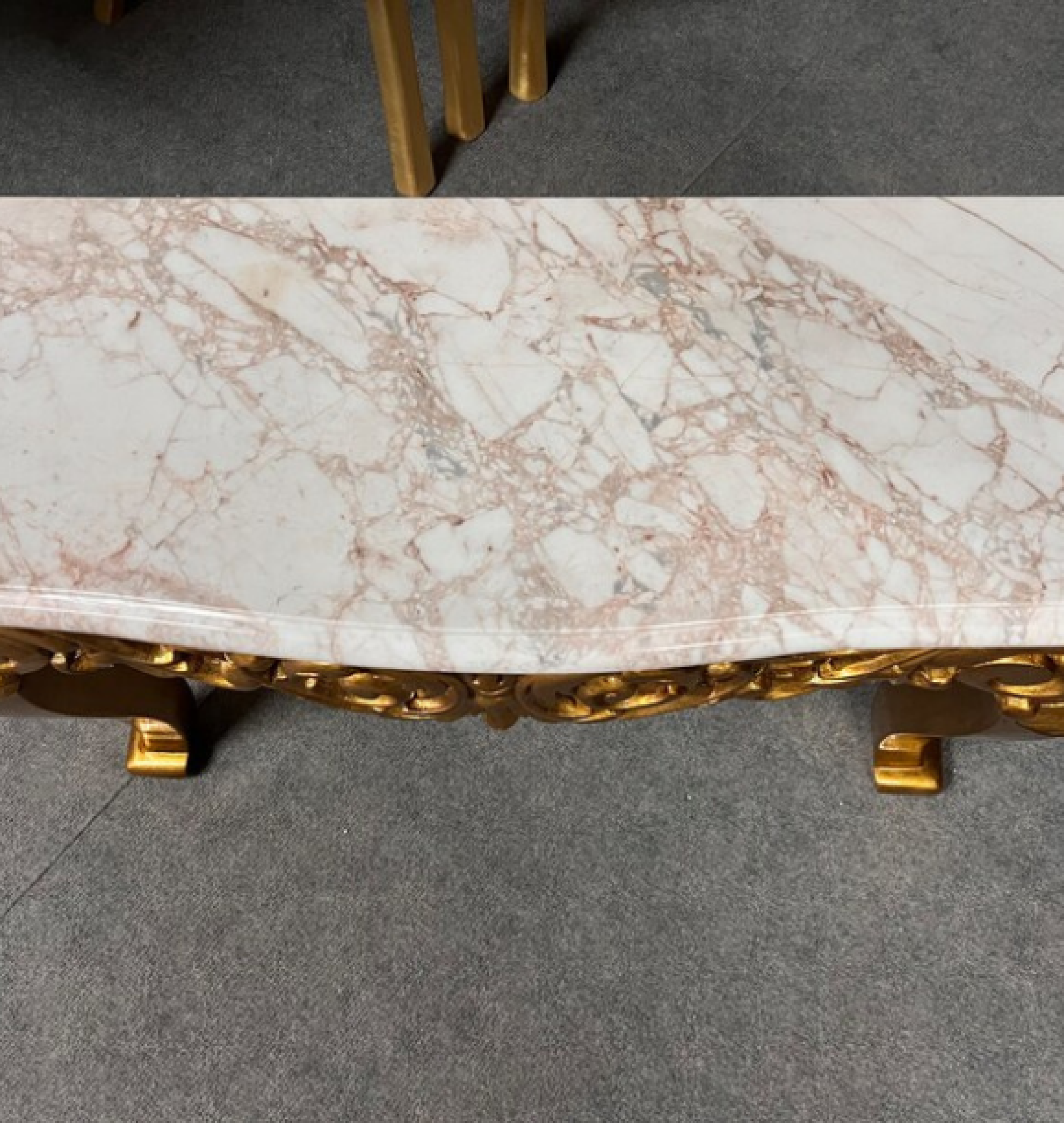 gold table