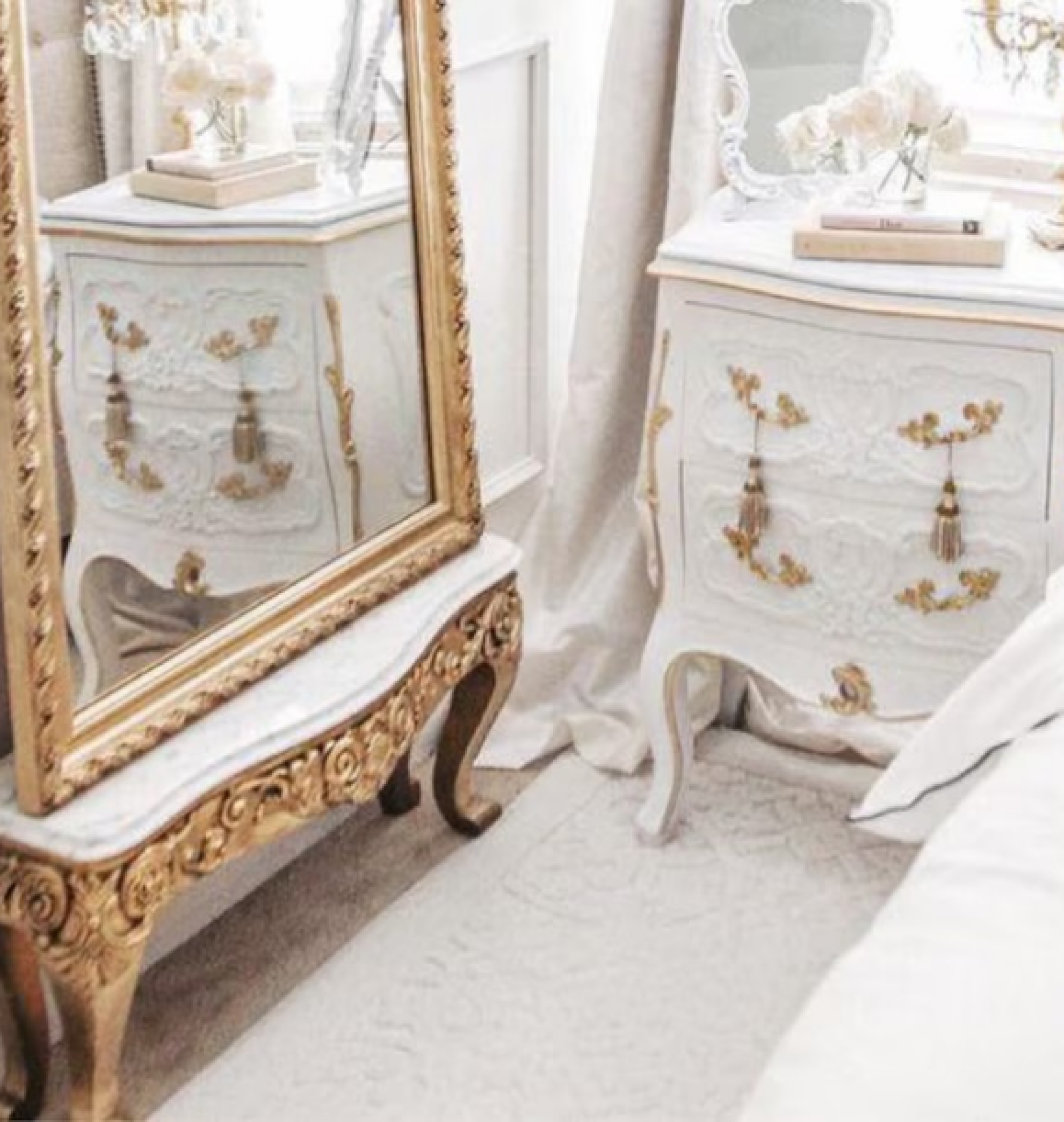 gold table