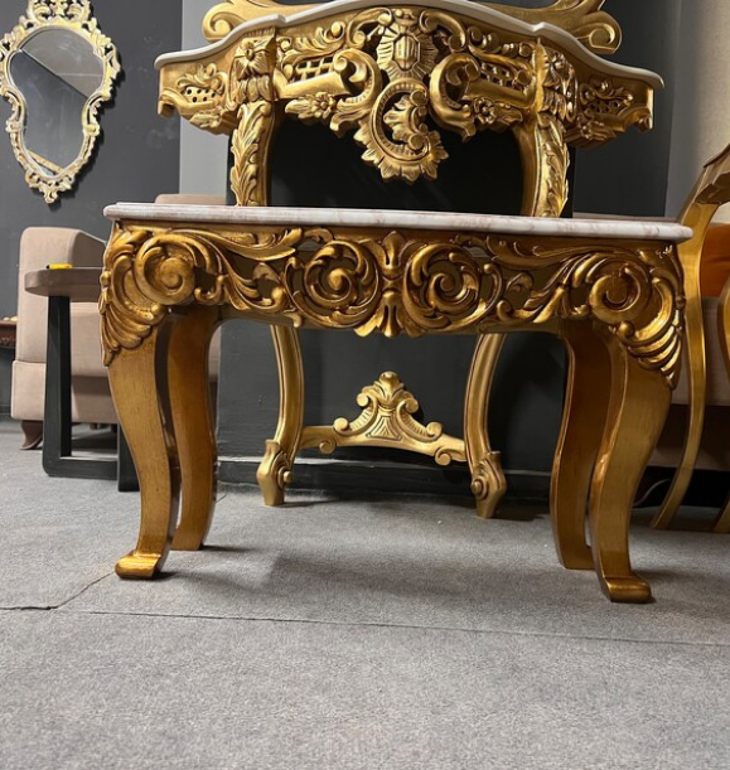 gold table