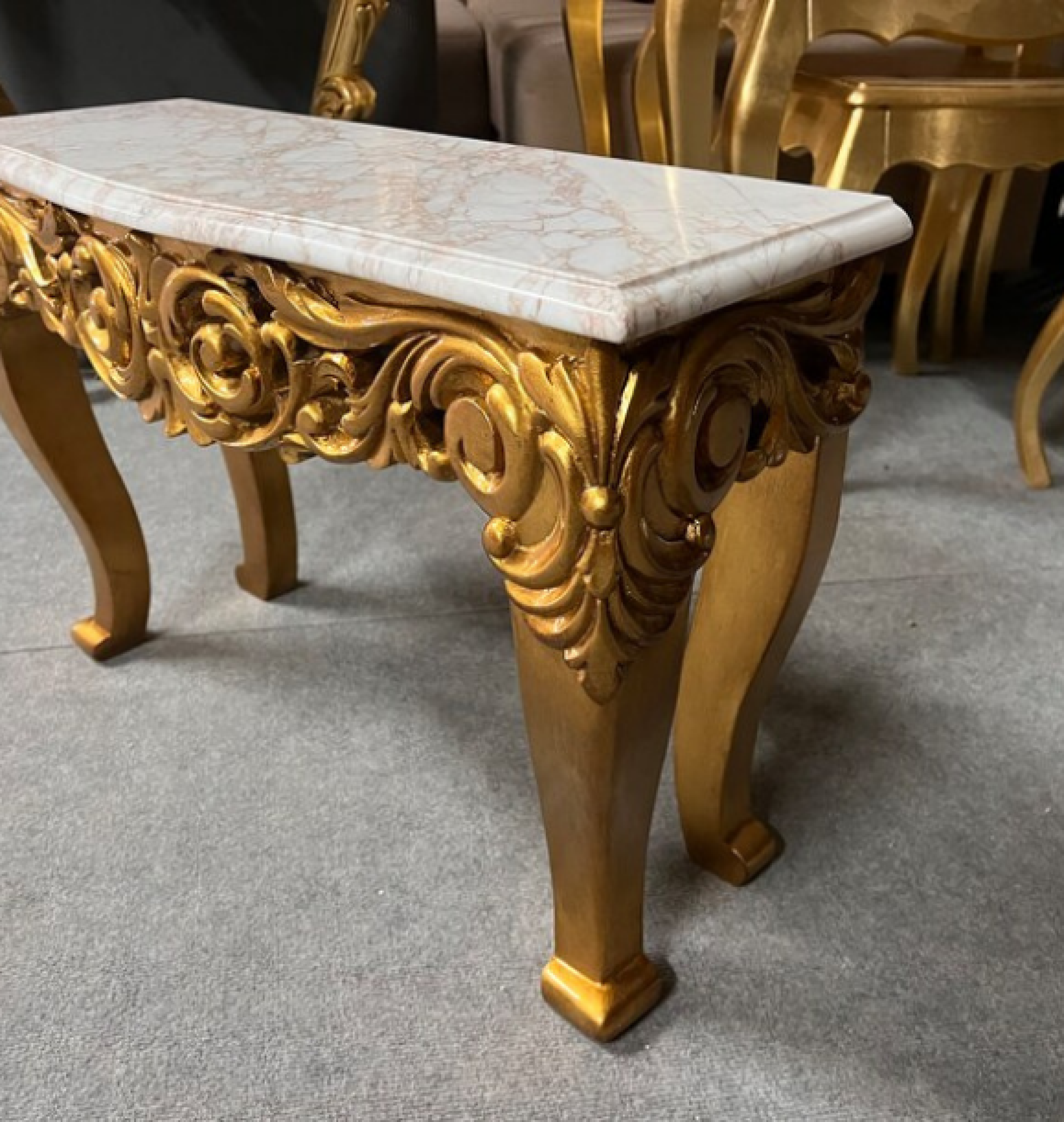 gold table
