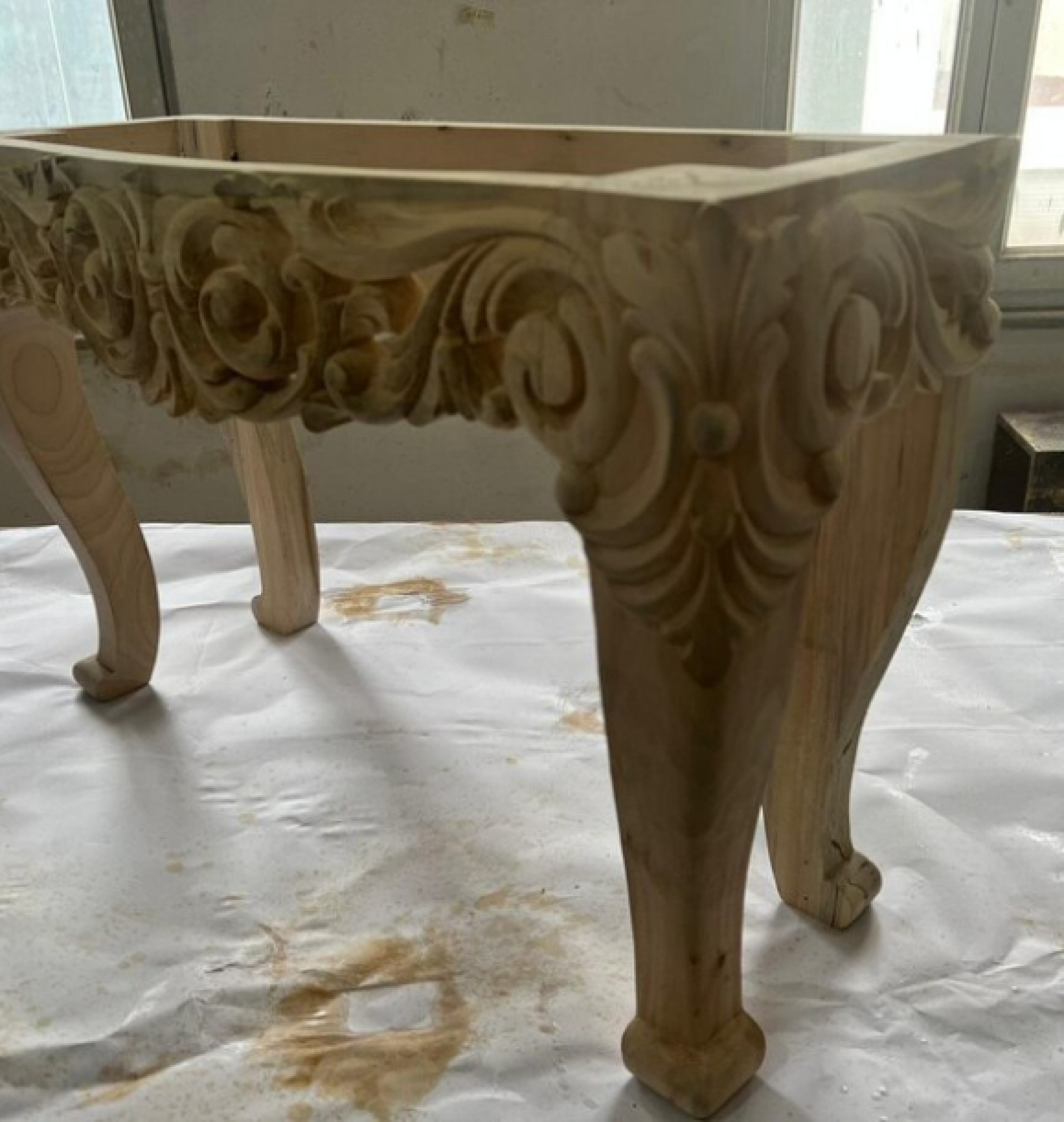 gold table