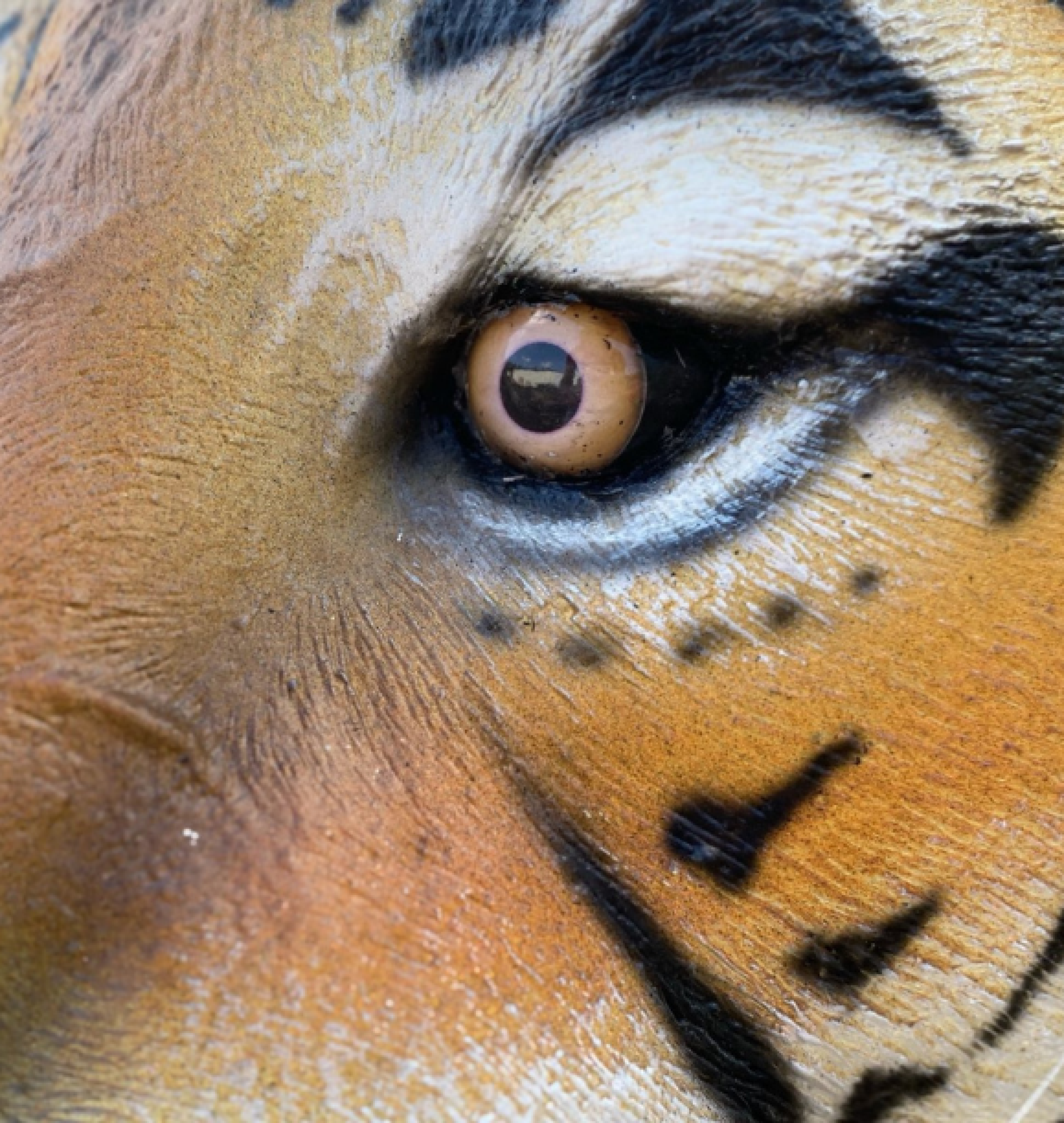 tiger statues