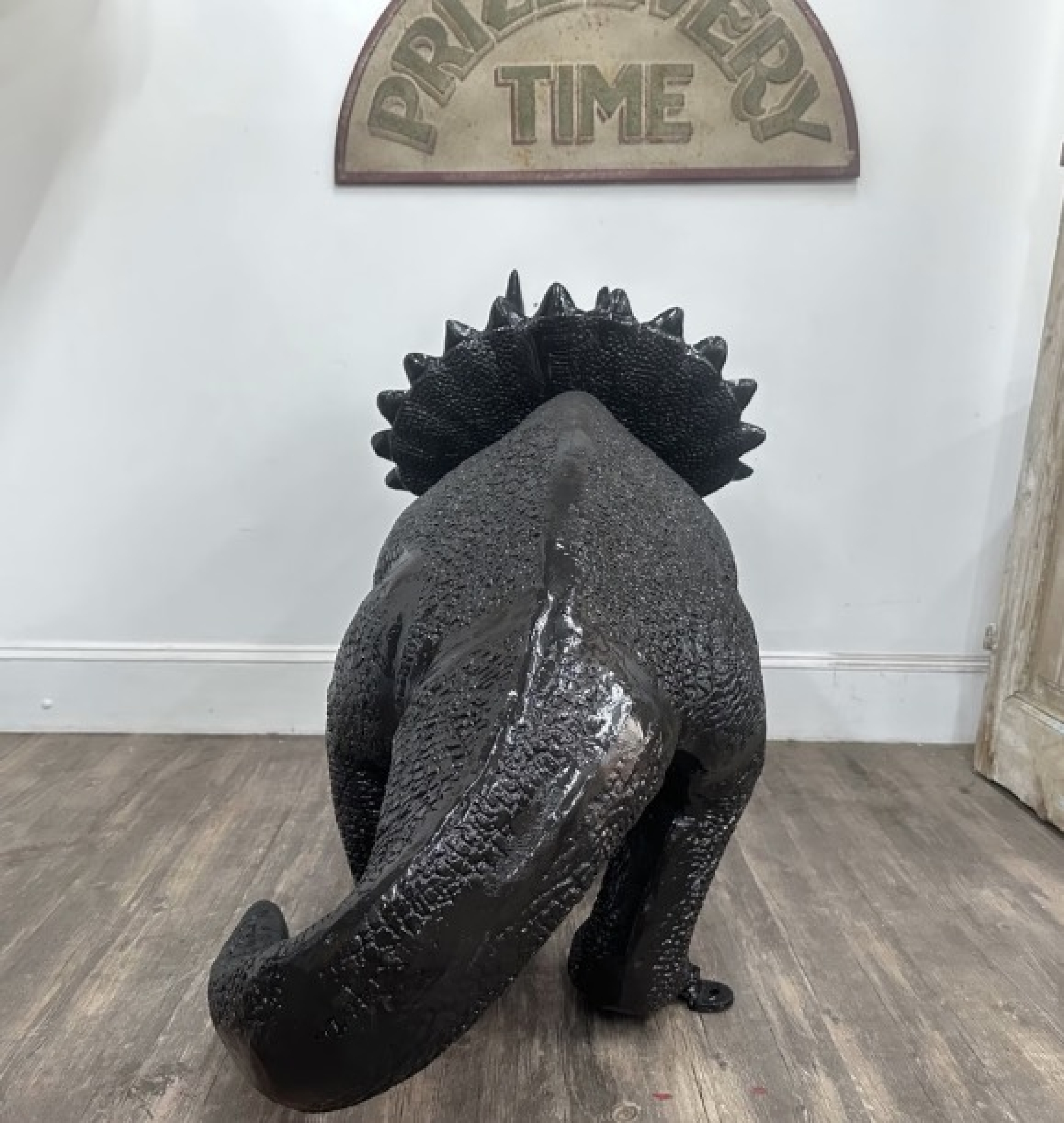 dinosaur statue