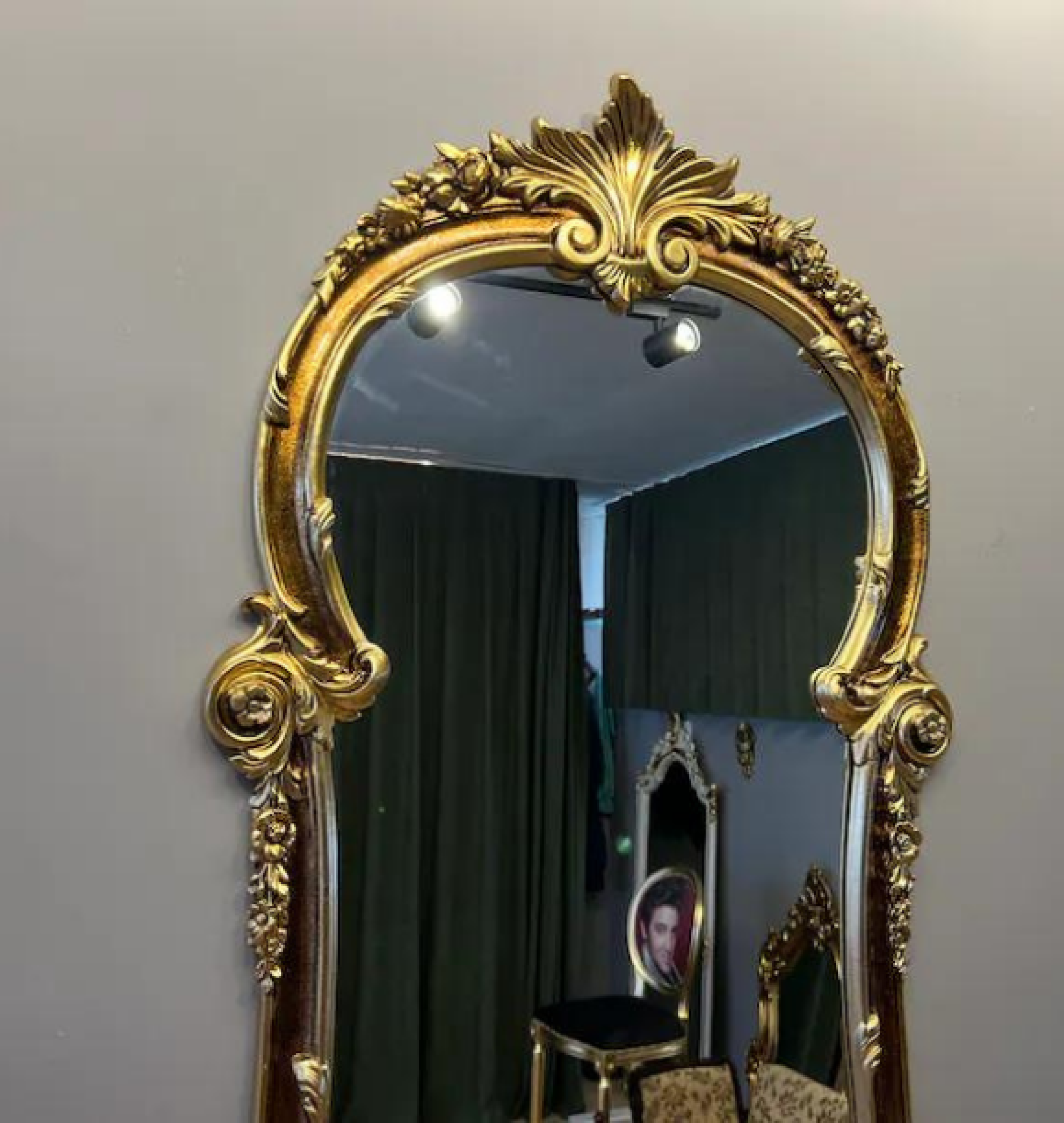 keyhole mirror